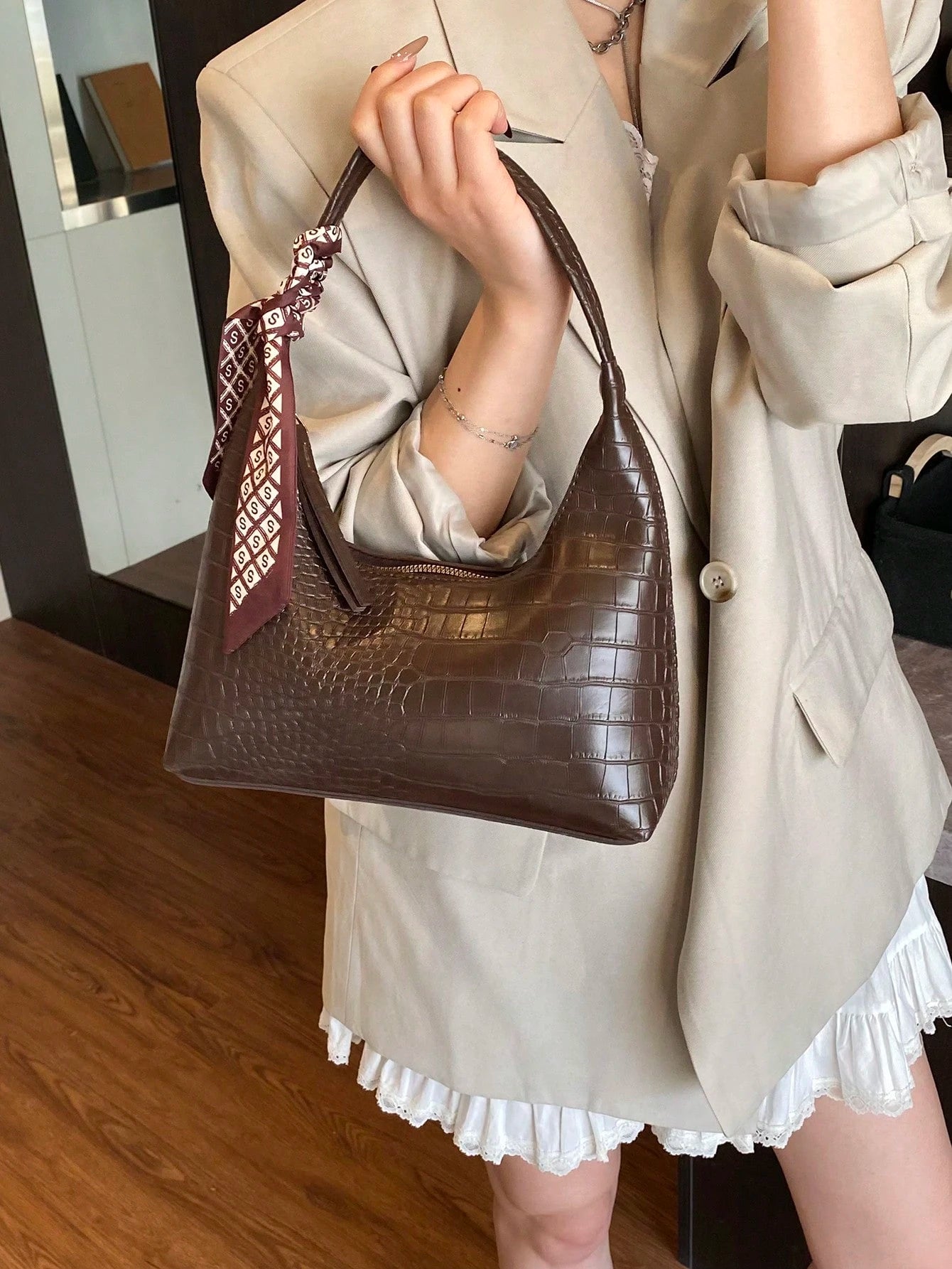 Minimalist Women's Shoulder Bag With Scarf