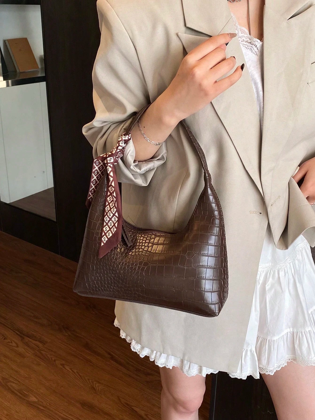 Minimalist Women's Shoulder Bag With Scarf