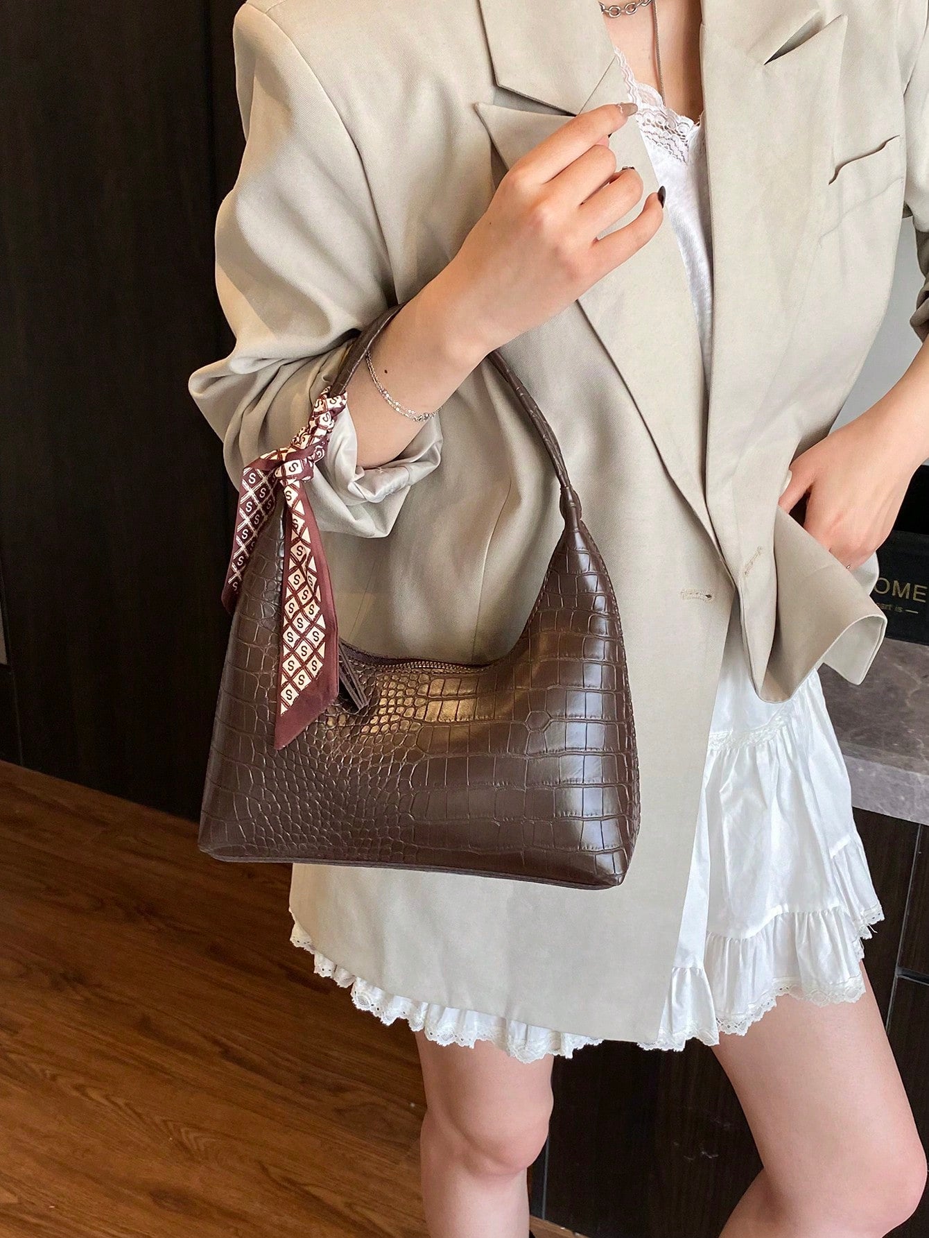 Minimalist Women's Shoulder Bag With Scarf