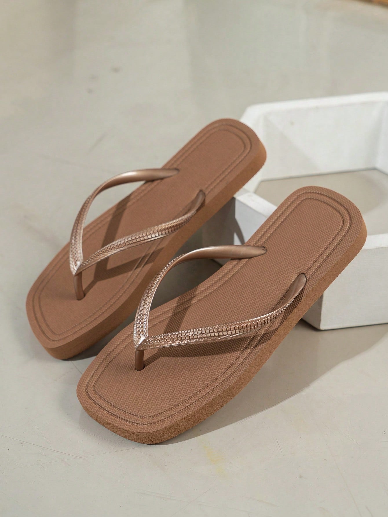 Women's Thick-bottomed Slip-resistant Flip Flops With Toe Thongs For Outdoor Activities, Swimming & Water Leisure, Waterproof Eva Material