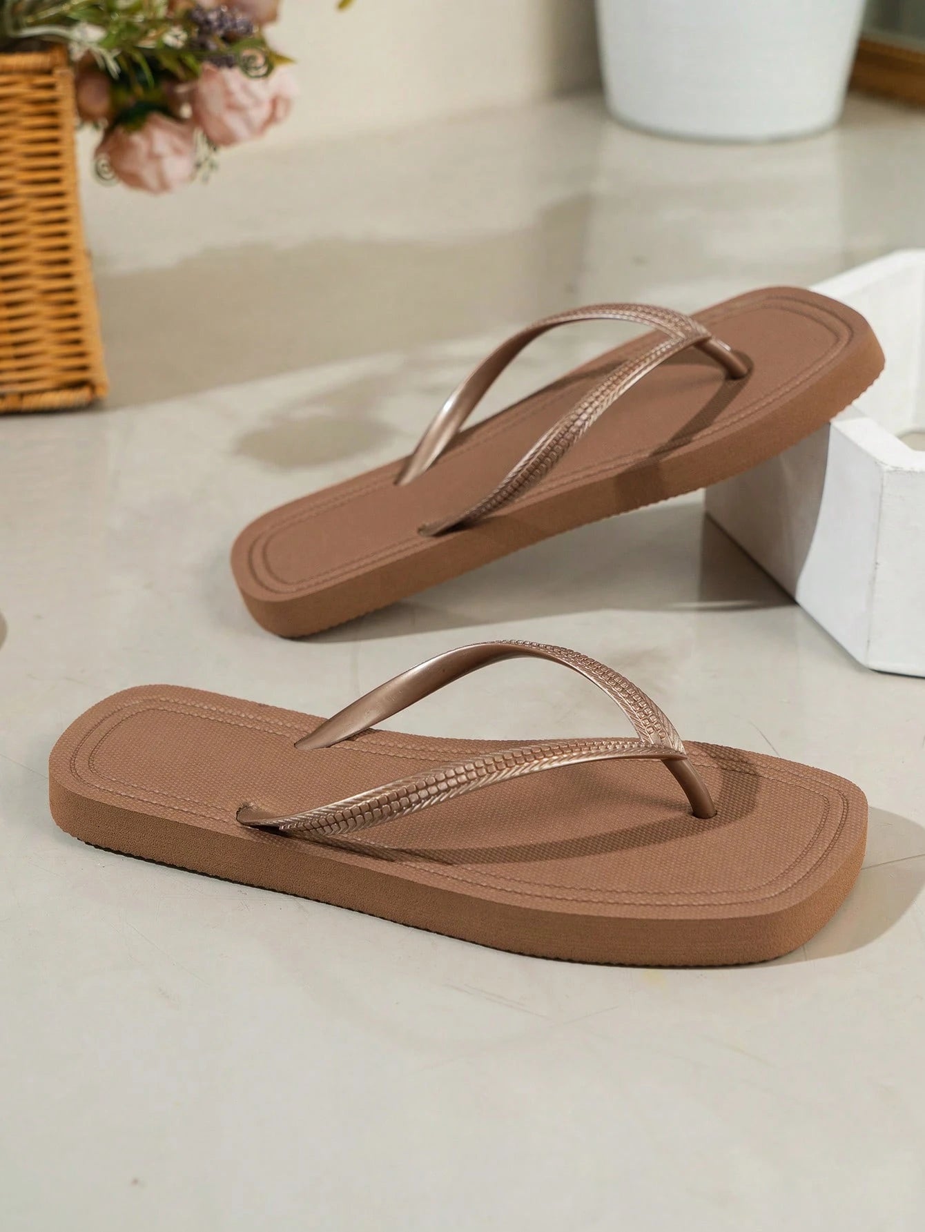 Women's Thick-bottomed Slip-resistant Flip Flops With Toe Thongs For Outdoor Activities, Swimming & Water Leisure, Waterproof Eva Material