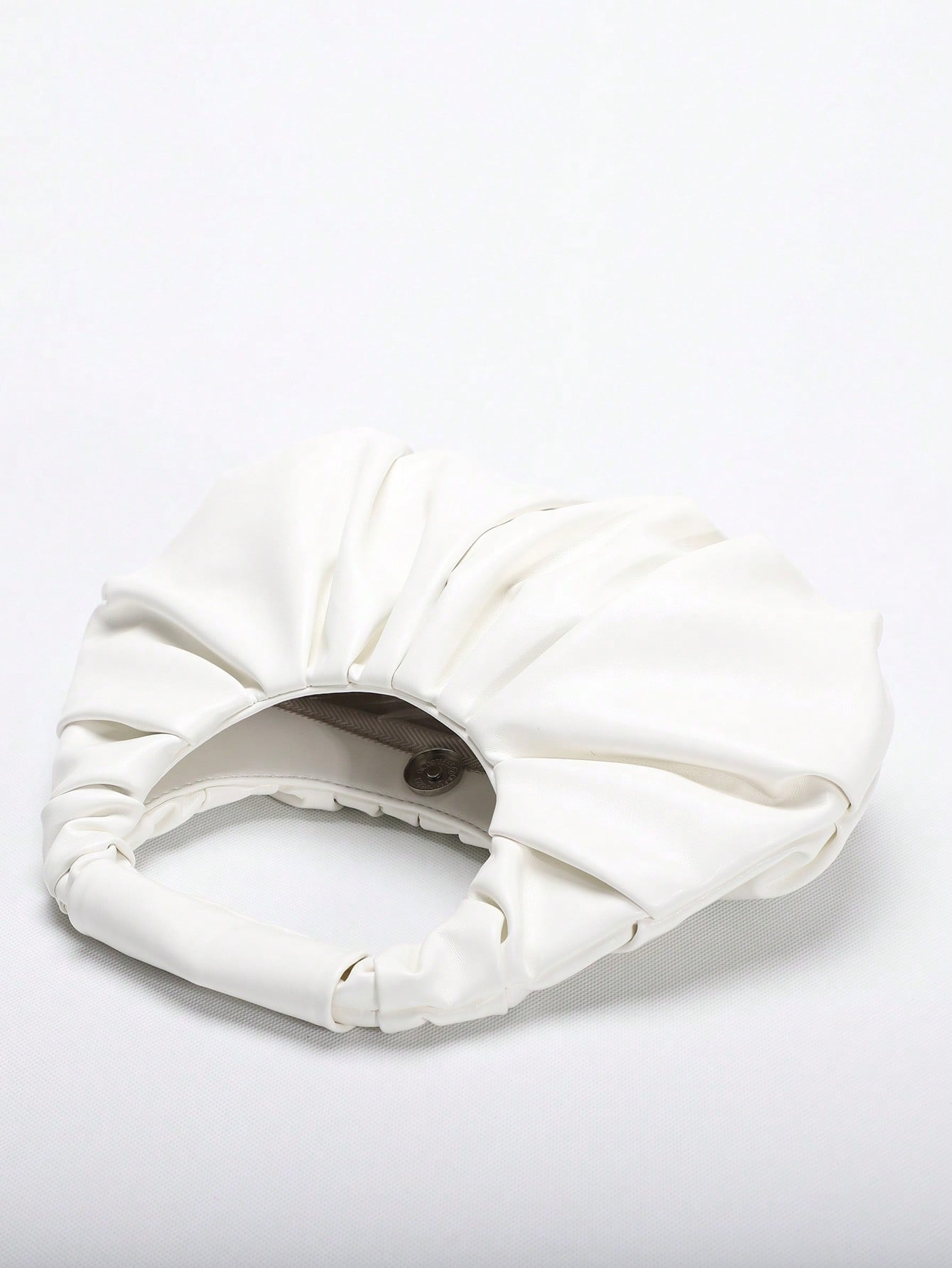 2024 Spring New Arrival Women Handbag, One Piece Of Solid Color Pearl Glossy PU Cloud Bag, Fashionable And Concise Stitching Design With Elegant Elegant For Lady, Foldable And Wrinkled Bag Style.