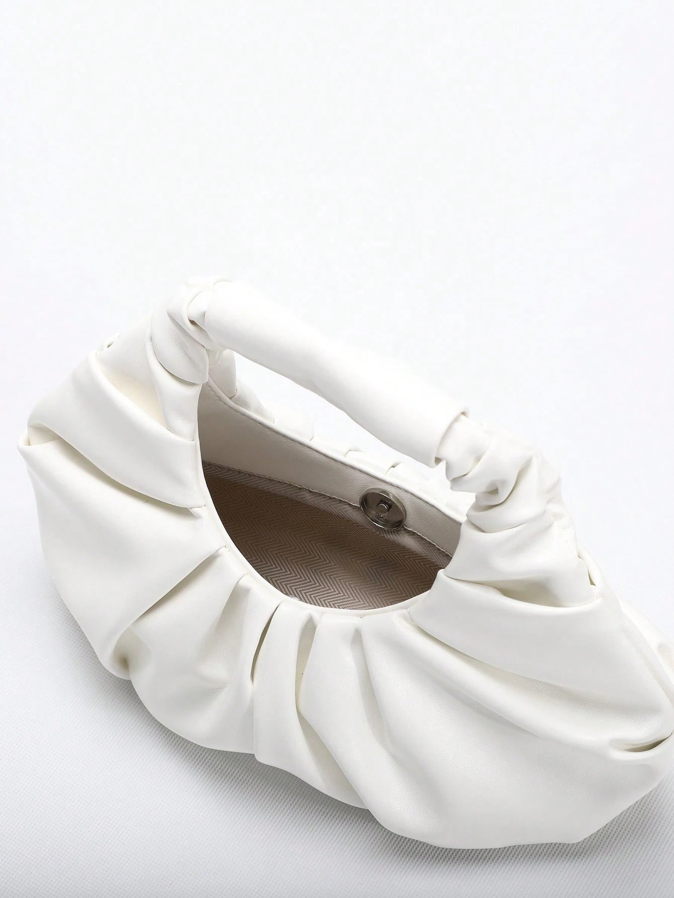 2024 Spring New Arrival Women Handbag, One Piece Of Solid Color Pearl Glossy PU Cloud Bag, Fashionable And Concise Stitching Design With Elegant Elegant For Lady, Foldable And Wrinkled Bag Style.