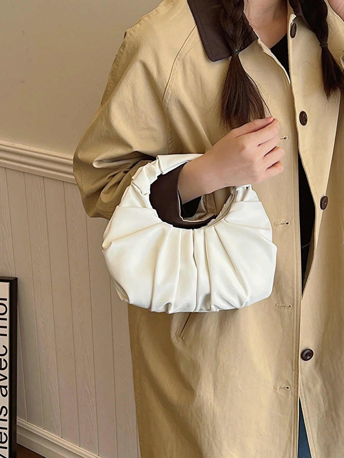 2024 New Style Cloud-Shaped Ruched Orange Bag, Handheld Bag, Versatile Casual Women's Bag, Crescent-Shaped Clutch Bag