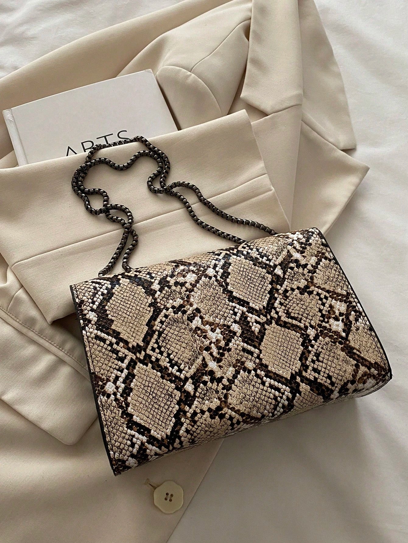 1pc Minimalist Fashion Indentation Diamond Shape Square Bag Lock Closure Flap Opening Metal Chain Shoulder Bag Suitable For Women's Daily Casual Use