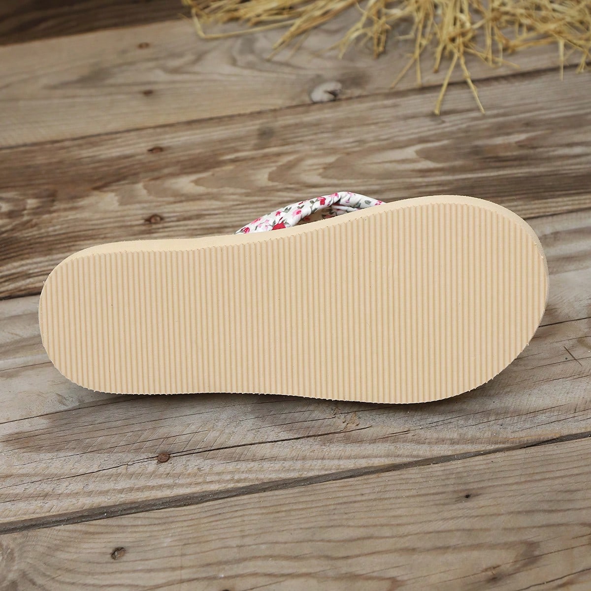 Women's Flip Flops - European & American Style Lightweight Comfortable Casual House Thong Sandals - Beach Slippers