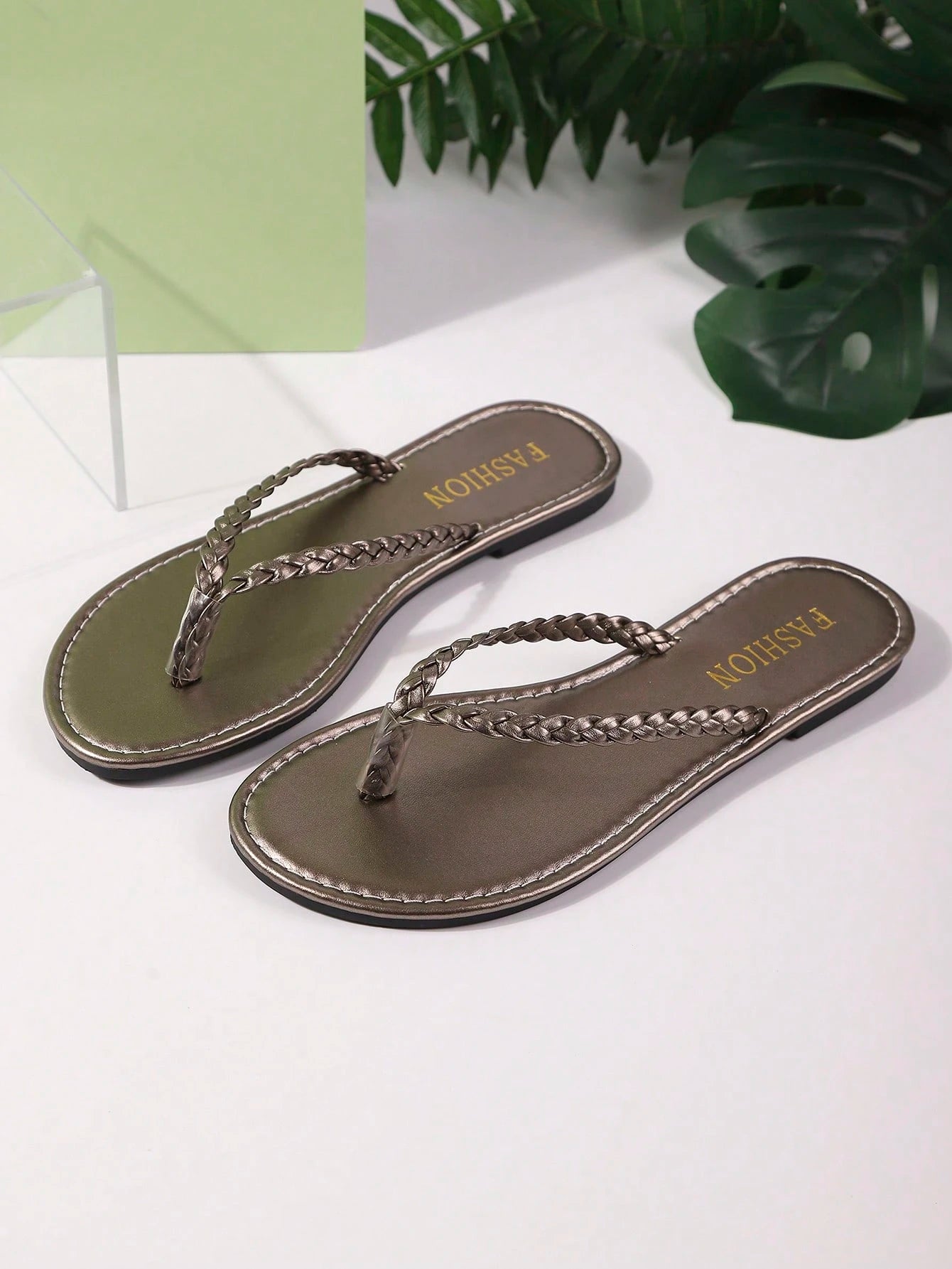 Fashionable Woven Flat Sandals Women's Toe-Strap Flip Flops