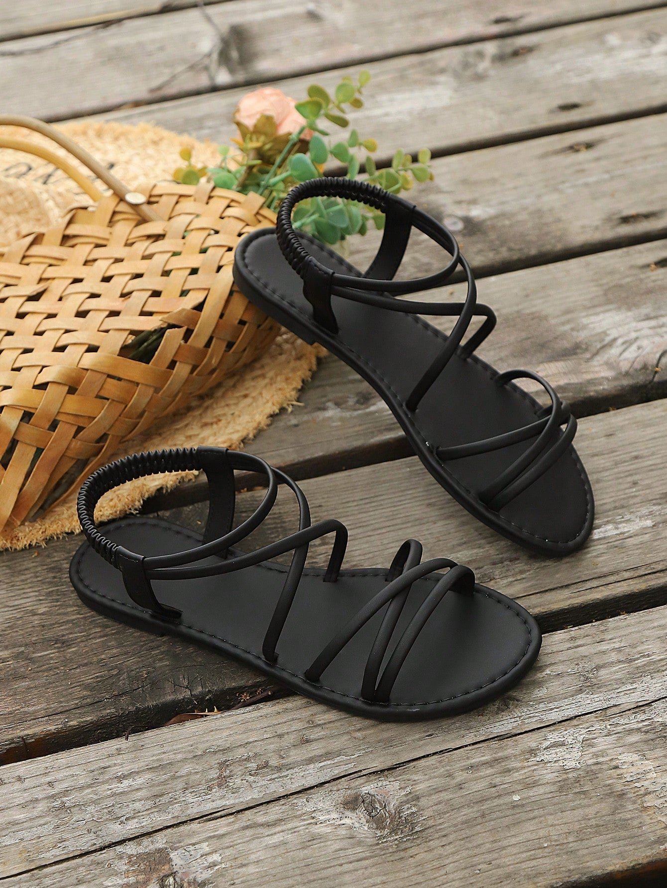 2025 Spring/Summer New Fashion Sandals, Flat Soft Bottom Flexible Material, Versatile To Pair With Dresses, Woven Elastic Band, Open Toe, Casual Beach Wear, Flat Fashionable Criss-Cross Retro Roman Sandals, Available In Black, Green, Brown, White
