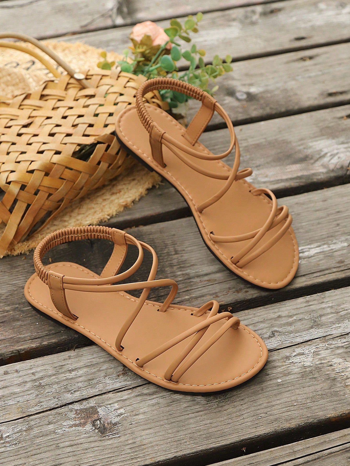 2025 Spring/Summer New Fashion Sandals, Flat Soft Bottom Flexible Material, Versatile To Pair With Dresses, Woven Elastic Band, Open Toe, Casual Beach Wear, Flat Fashionable Criss-Cross Retro Roman Sandals, Available In Black, Green, Brown, White