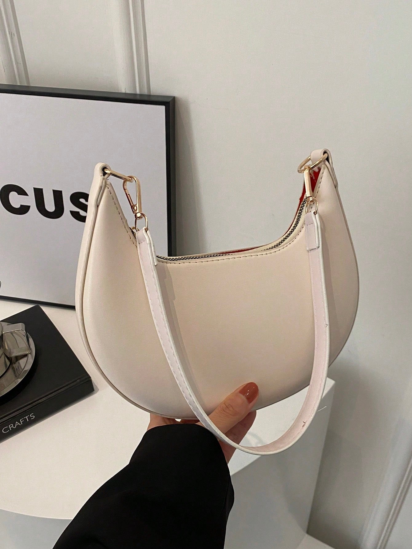 1pc Coffee Brown Crescent-Shaped PU Leather Shoulder Bag, Fashion Simple Solid Color Women Underarm Bag, Autumn/Winter