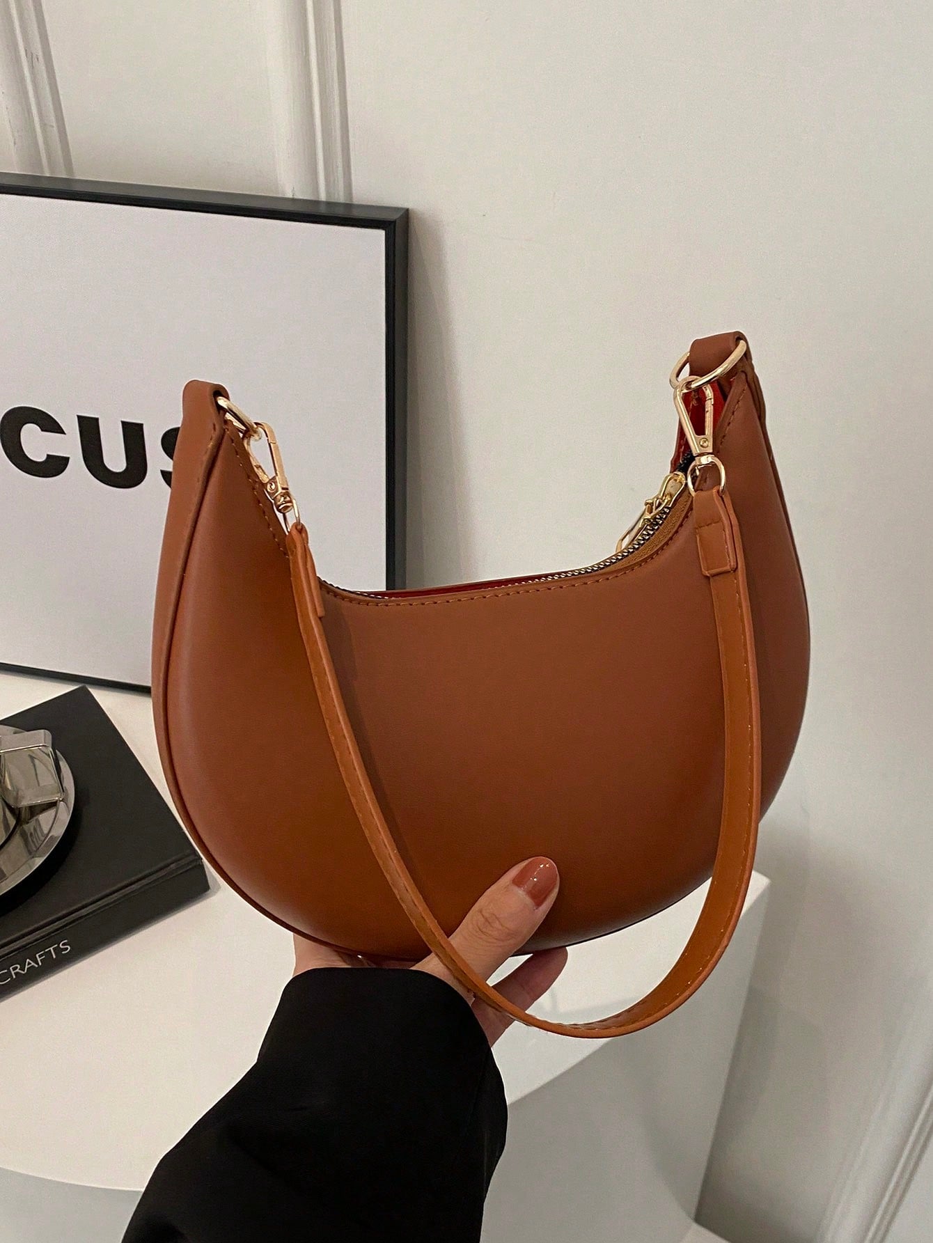 1pc Coffee Brown Crescent-Shaped PU Leather Shoulder Bag, Fashion Simple Solid Color Women Underarm Bag, Autumn/Winter