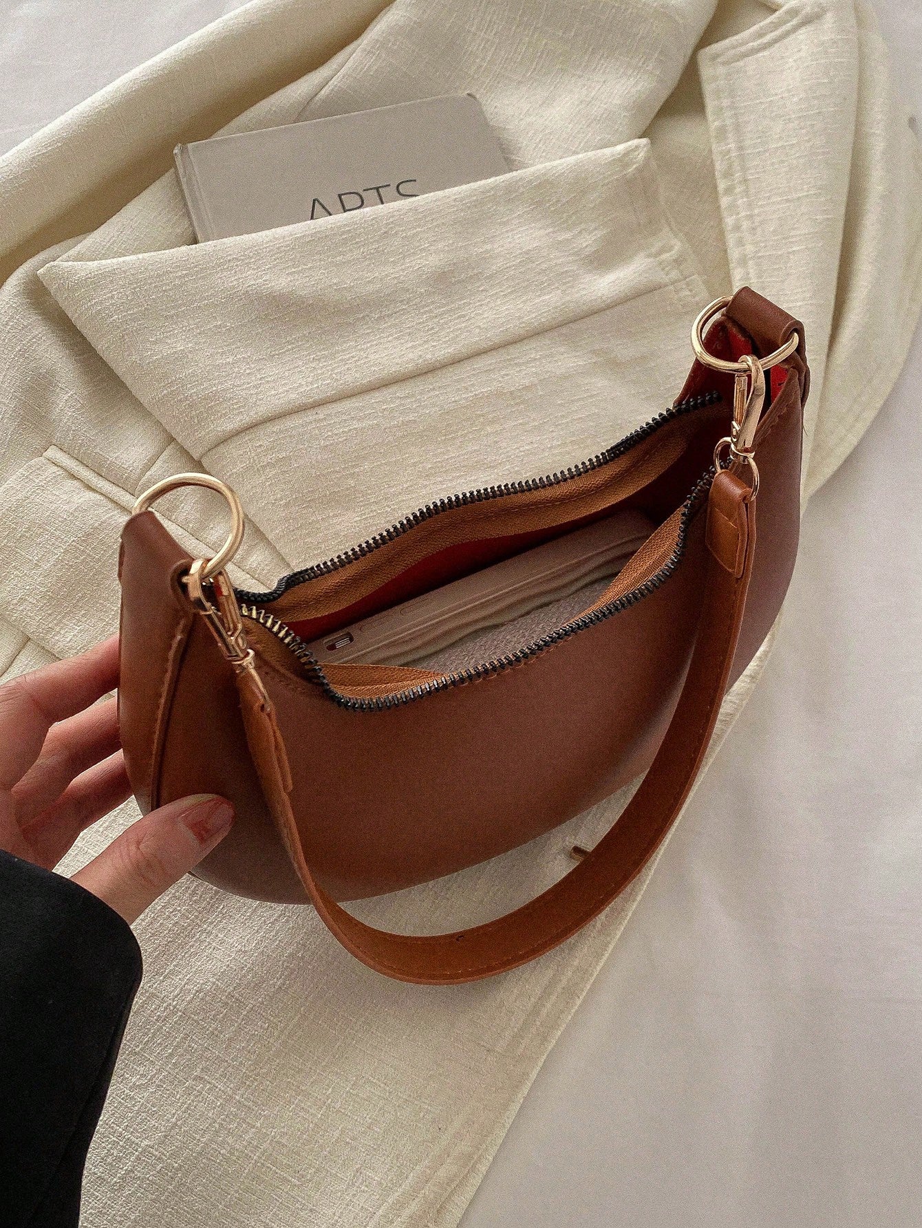 1pc Coffee Brown Crescent-Shaped PU Leather Shoulder Bag, Fashion Simple Solid Color Women Underarm Bag, Autumn/Winter