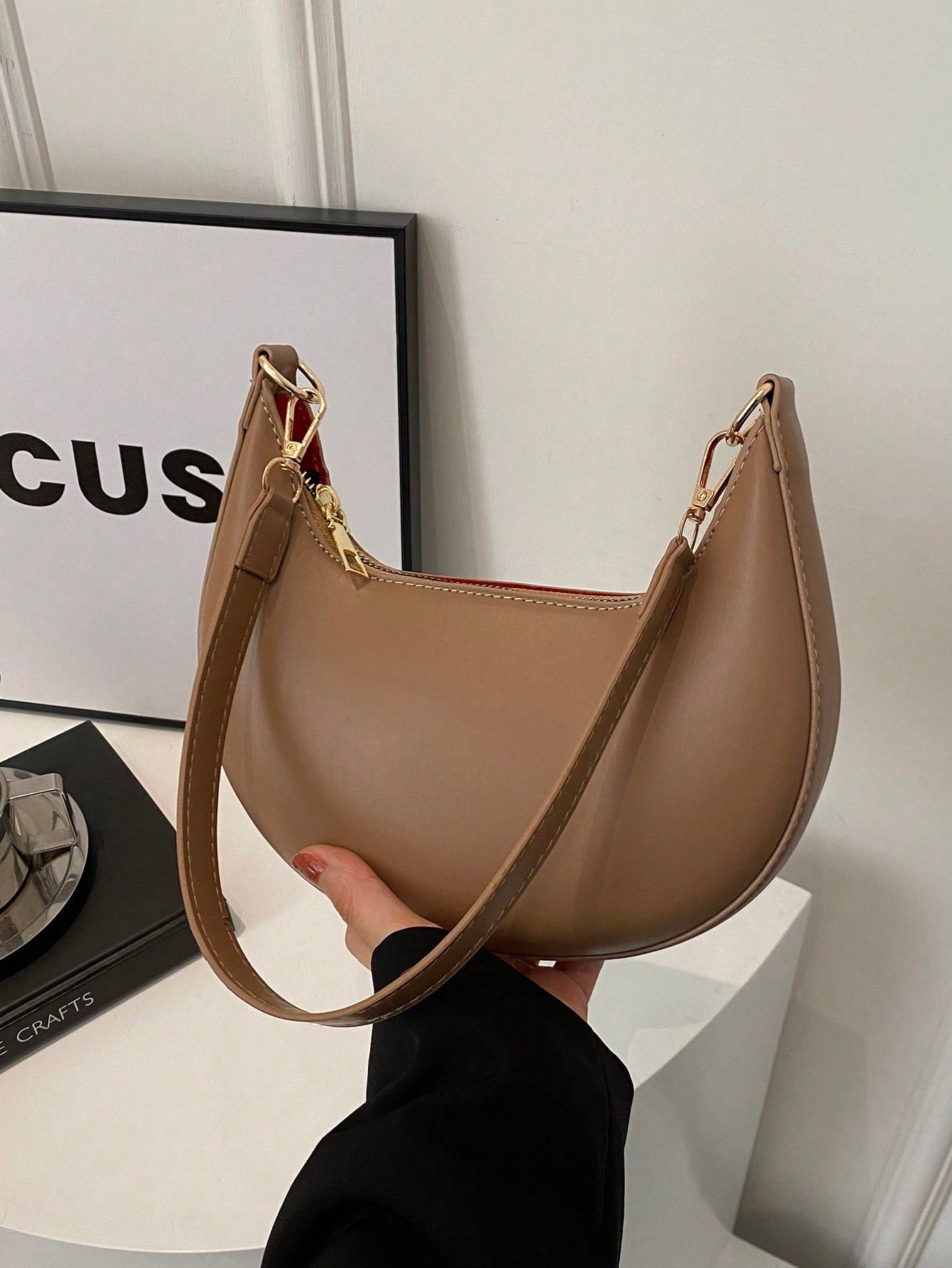 1pc Coffee Brown Crescent-Shaped PU Leather Shoulder Bag, Fashion Simple Solid Color Women Underarm Bag, Autumn/Winter