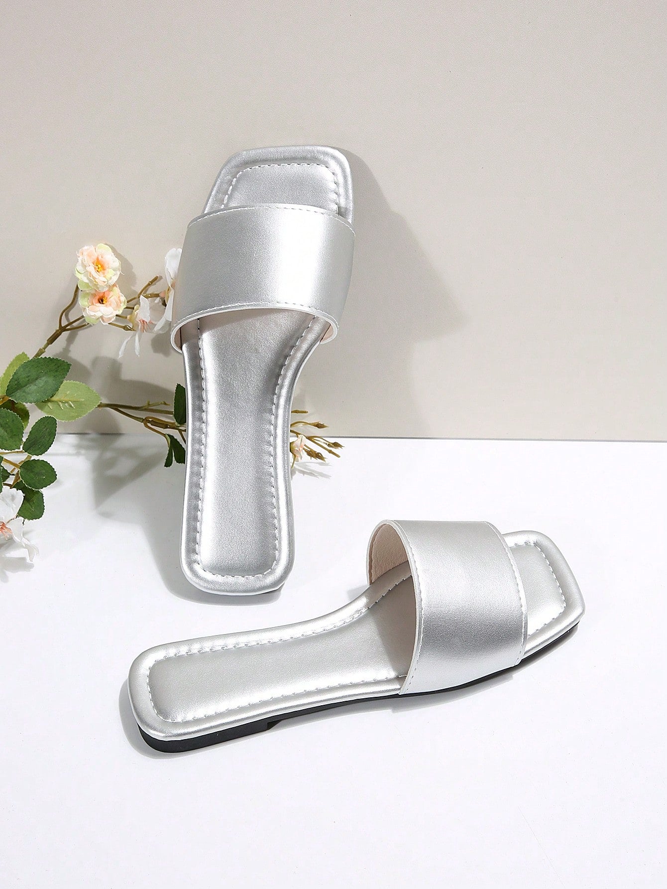 Plus Size Women's Black Slide Sandals, Spring/Summer New Black Square Toe Flat Sandals Suitable With Dresses To Make Legs Look Longer, Beach Slippers For Fashionable Girls, Non-Slip Indoor Slippers, Cute Girls' Plastic