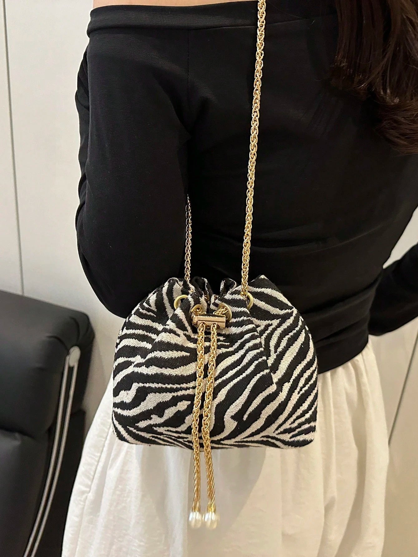 Fashion Solid Color Hollow Out Woven Chain Drawstring Mini Crossbody Bucket Bag