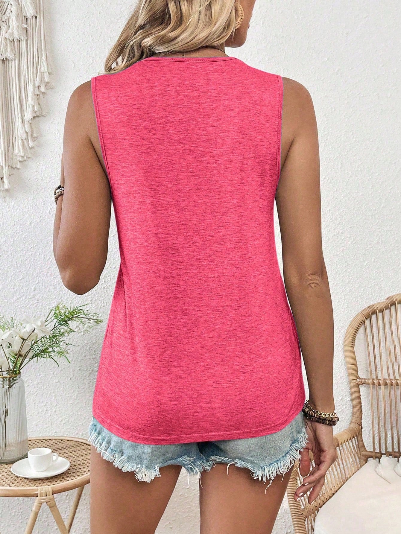 EMERY ROSE Summer V-Neck Contrast Guipure Lace Knitted Tank Top