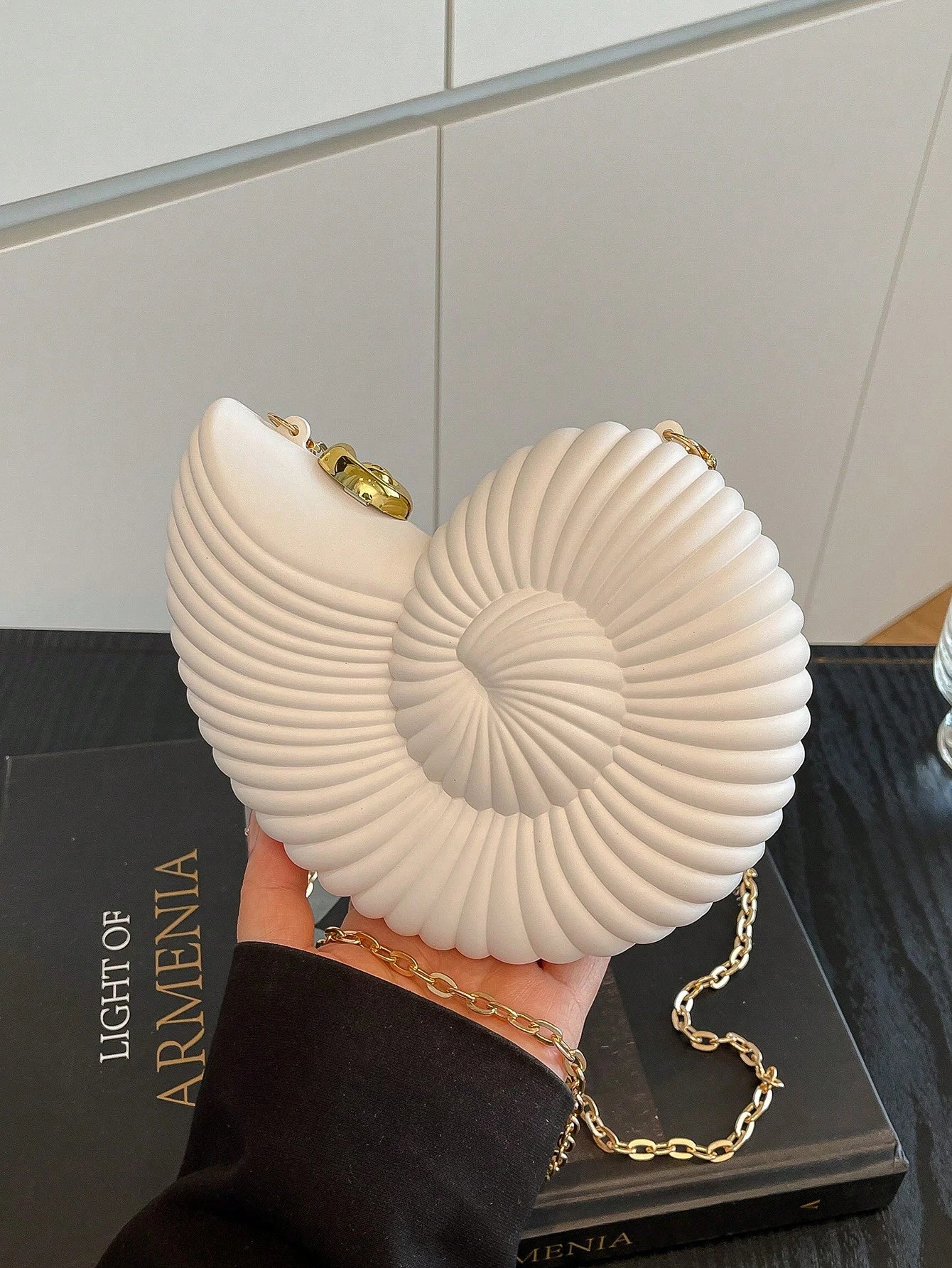 2025 Golden Conch Shaped Shoulder Bag, Detachable Shoulder Strap, Fashionable Lipstick Pouch, Elegant And Fashionable Shoulder Bag, Suitable For Evening Outings