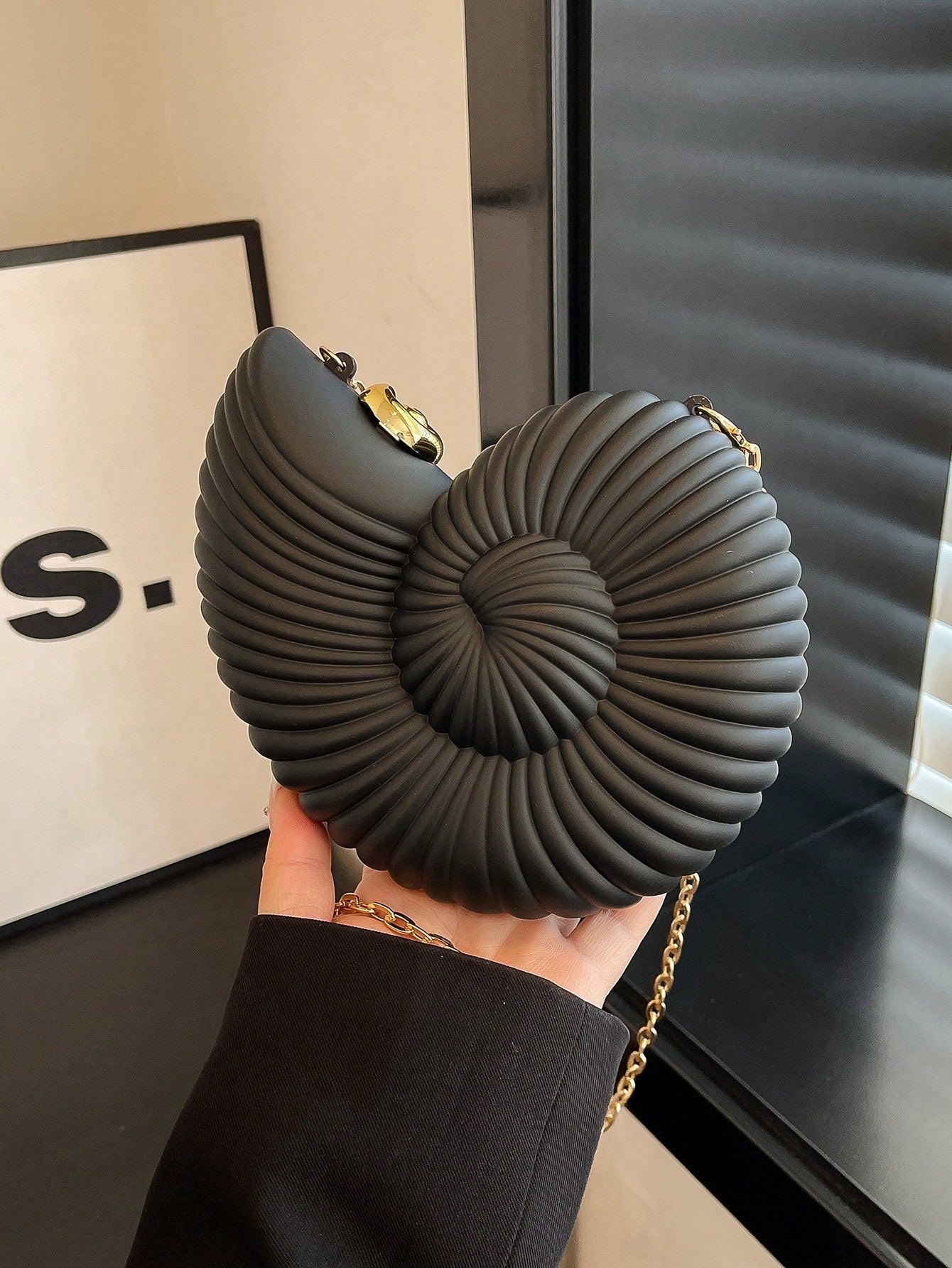 2025 Golden Conch Shaped Shoulder Bag, Detachable Shoulder Strap, Fashionable Lipstick Pouch, Elegant And Fashionable Shoulder Bag, Suitable For Evening Outings