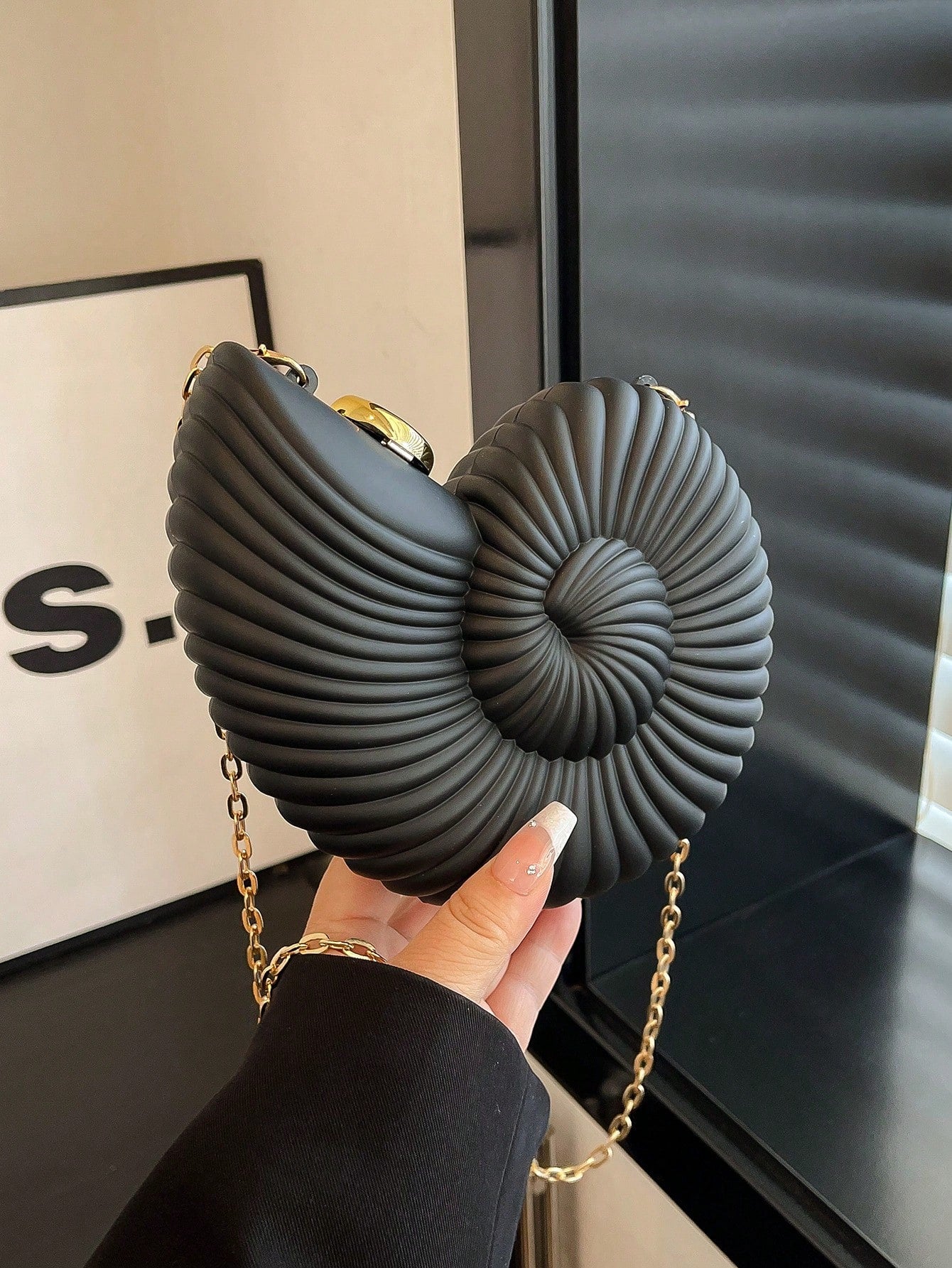 2025 Golden Conch Shaped Shoulder Bag, Detachable Shoulder Strap, Fashionable Lipstick Pouch, Elegant And Fashionable Shoulder Bag, Suitable For Evening Outings