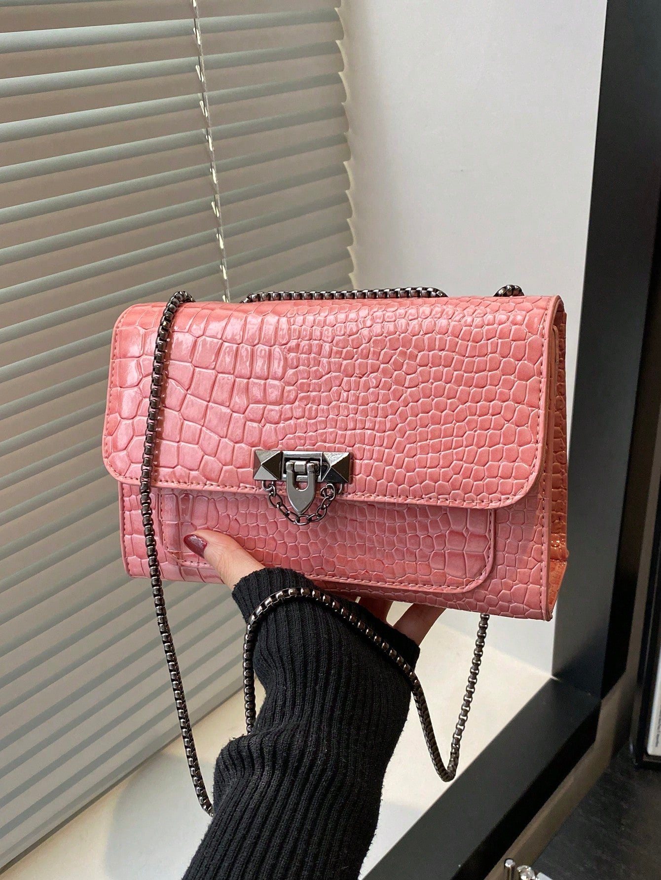 1pc Minimalist Fashion Indentation Diamond Shape Square Bag Lock Closure Flap Opening Metal Chain Shoulder Bag Suitable For Women's Daily Casual Use