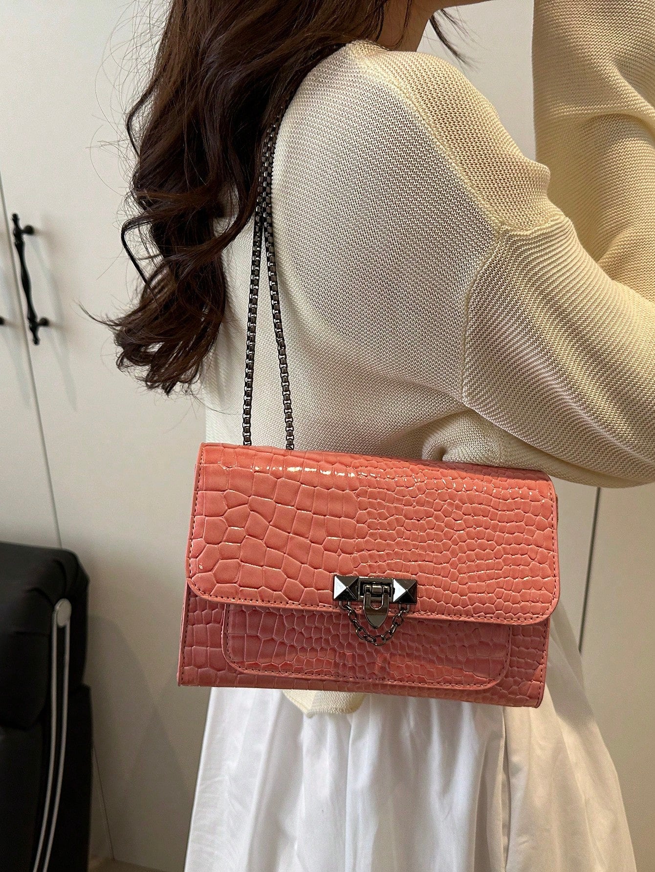 1pc Minimalist Fashion Indentation Diamond Shape Square Bag Lock Closure Flap Opening Metal Chain Shoulder Bag Suitable For Women's Daily Casual Use