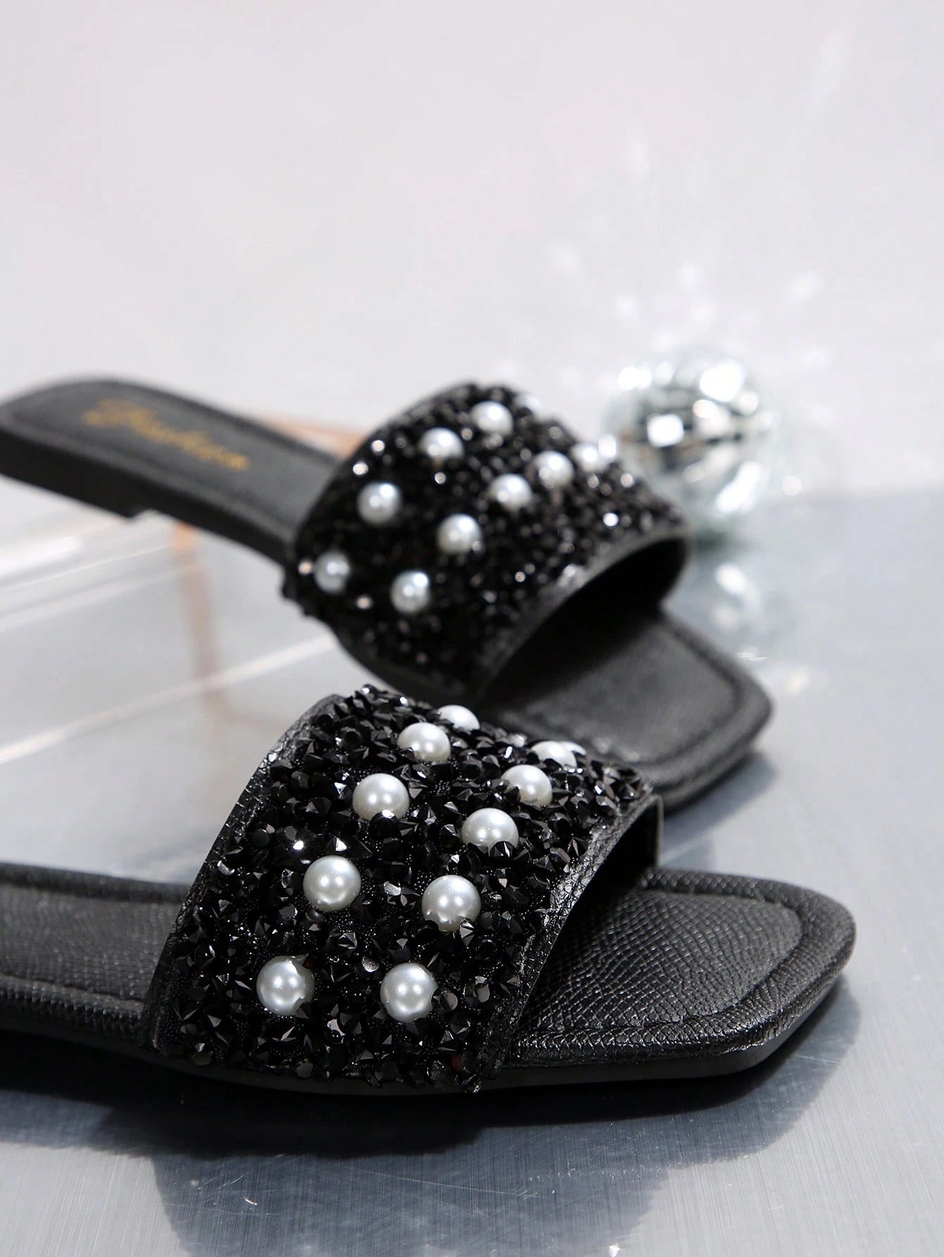 New Plus Size Luxury Anti-Slip Square Toe Mule Rhinestone & Pearl Embellished Fashion Versatile Women Beach Vacation Sandals