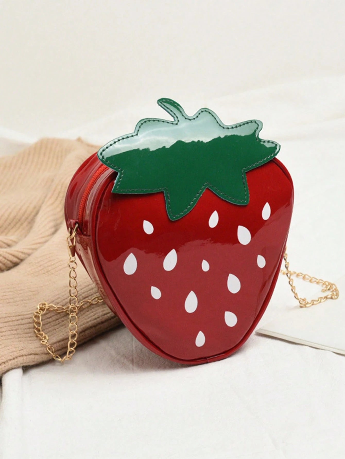 Women's Fashion Casual Versatile PU Chain Shoulder Bag, Cute Personalized Fruit Phone Pouch, Strawberry Shaped Portable Asymmetric Shoulder Bag, Suitable For Outings, Commuting, Travel, Photography, And Daily Use