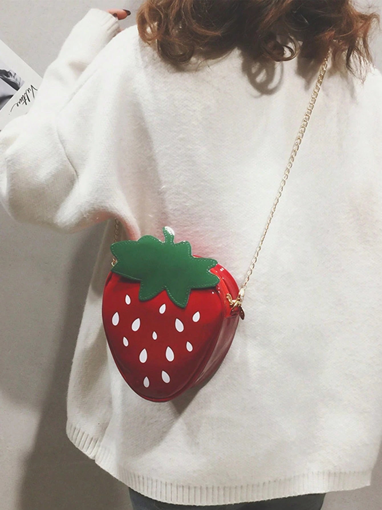 Women's Fashion Casual Versatile PU Chain Shoulder Bag, Cute Personalized Fruit Phone Pouch, Strawberry Shaped Portable Asymmetric Shoulder Bag, Suitable For Outings, Commuting, Travel, Photography, And Daily Use