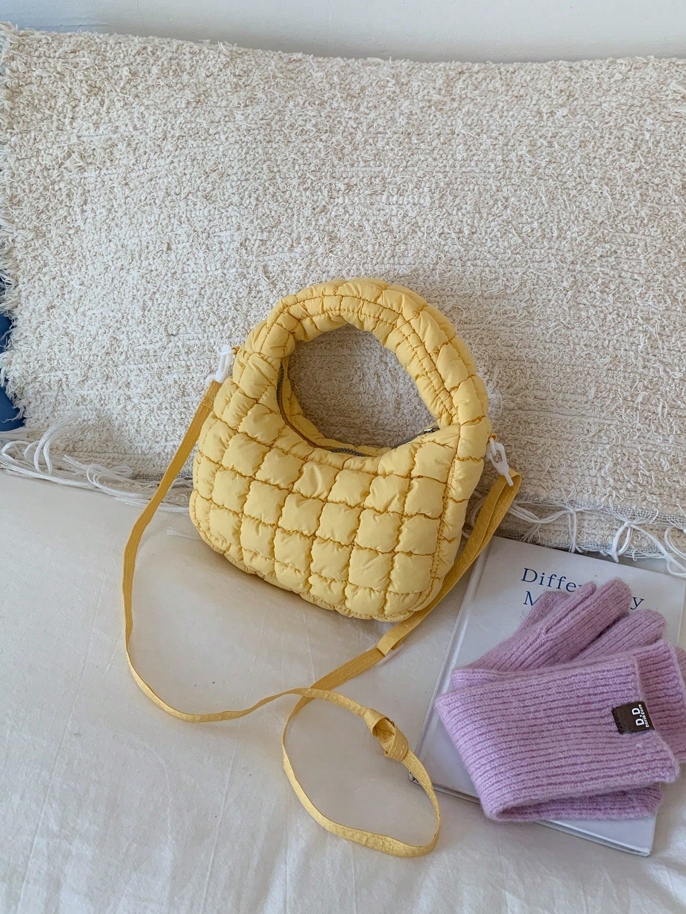 2024 New Style Cloud-Shaped Ruched Orange Bag, Handheld Bag, Versatile Casual Women's Bag, Crescent-Shaped Clutch Bag