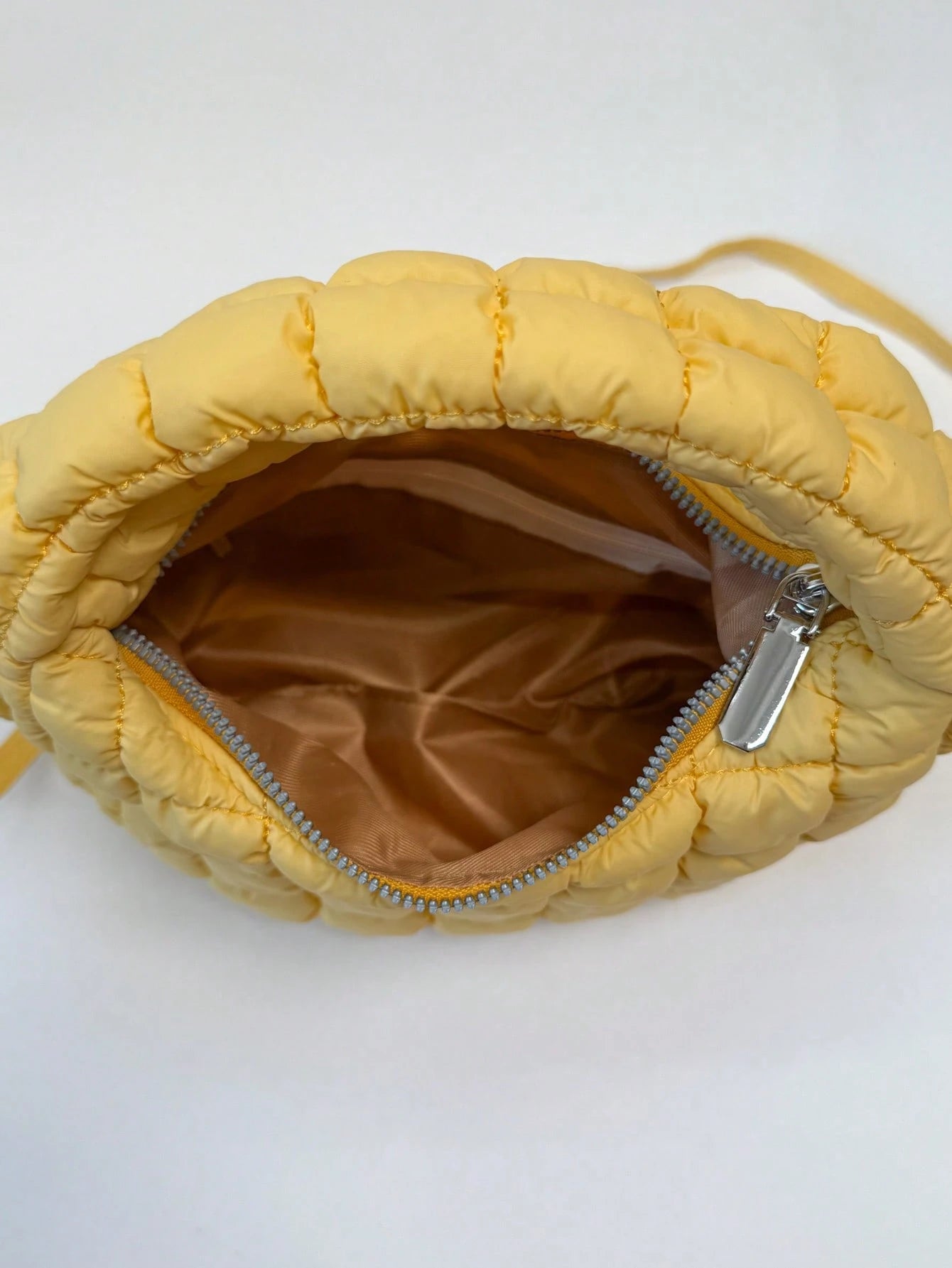 2024 New Style Cloud-Shaped Ruched Orange Bag, Handheld Bag, Versatile Casual Women's Bag, Crescent-Shaped Clutch Bag