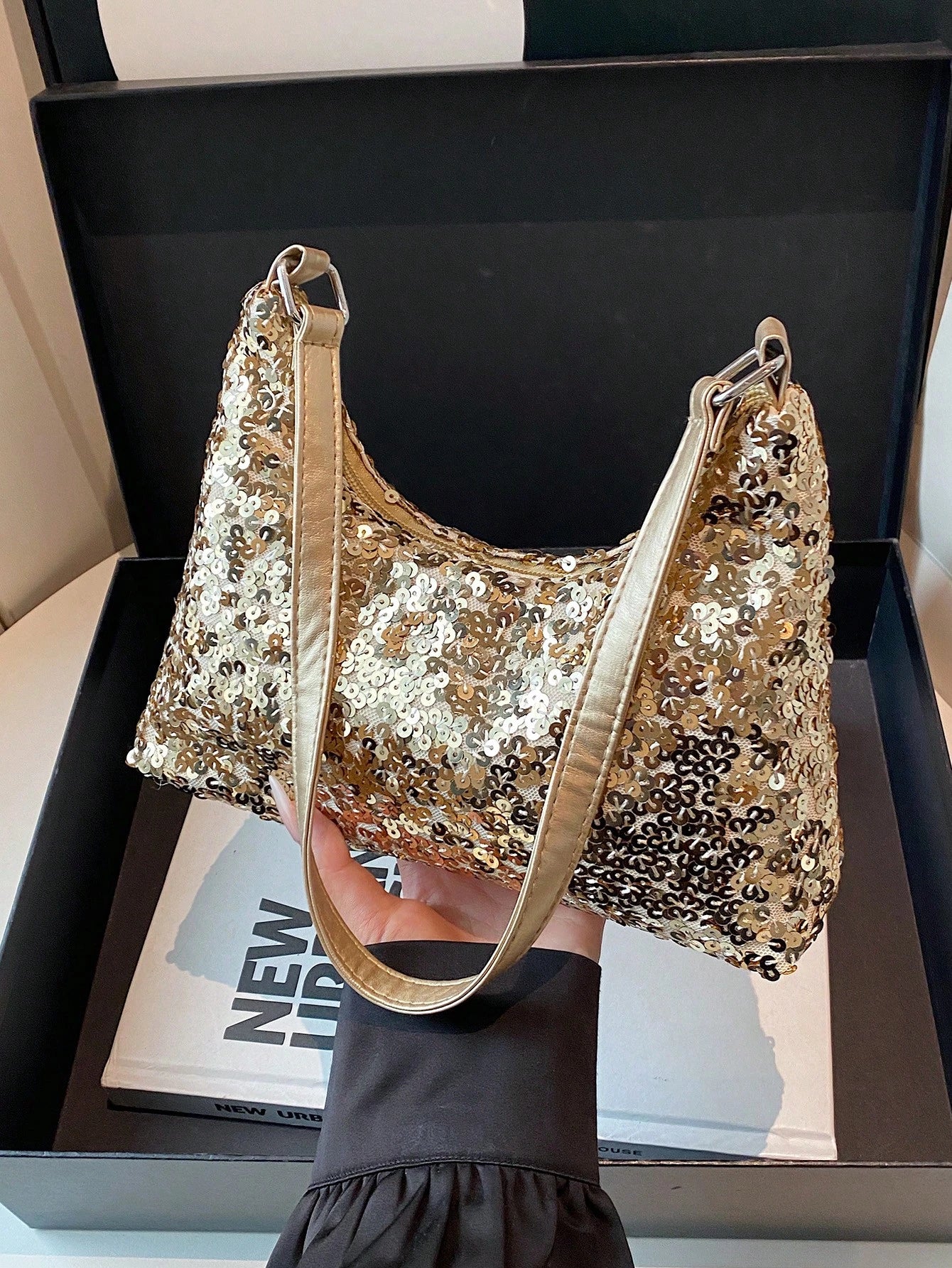 Fashionable Solid-Color Metal Chain Straw Crescent Moon Tote Bag, Women's Multi-Purpose Handbag, Clutch, Beach Bag, Casual Straw Handbag, Phone Pouch