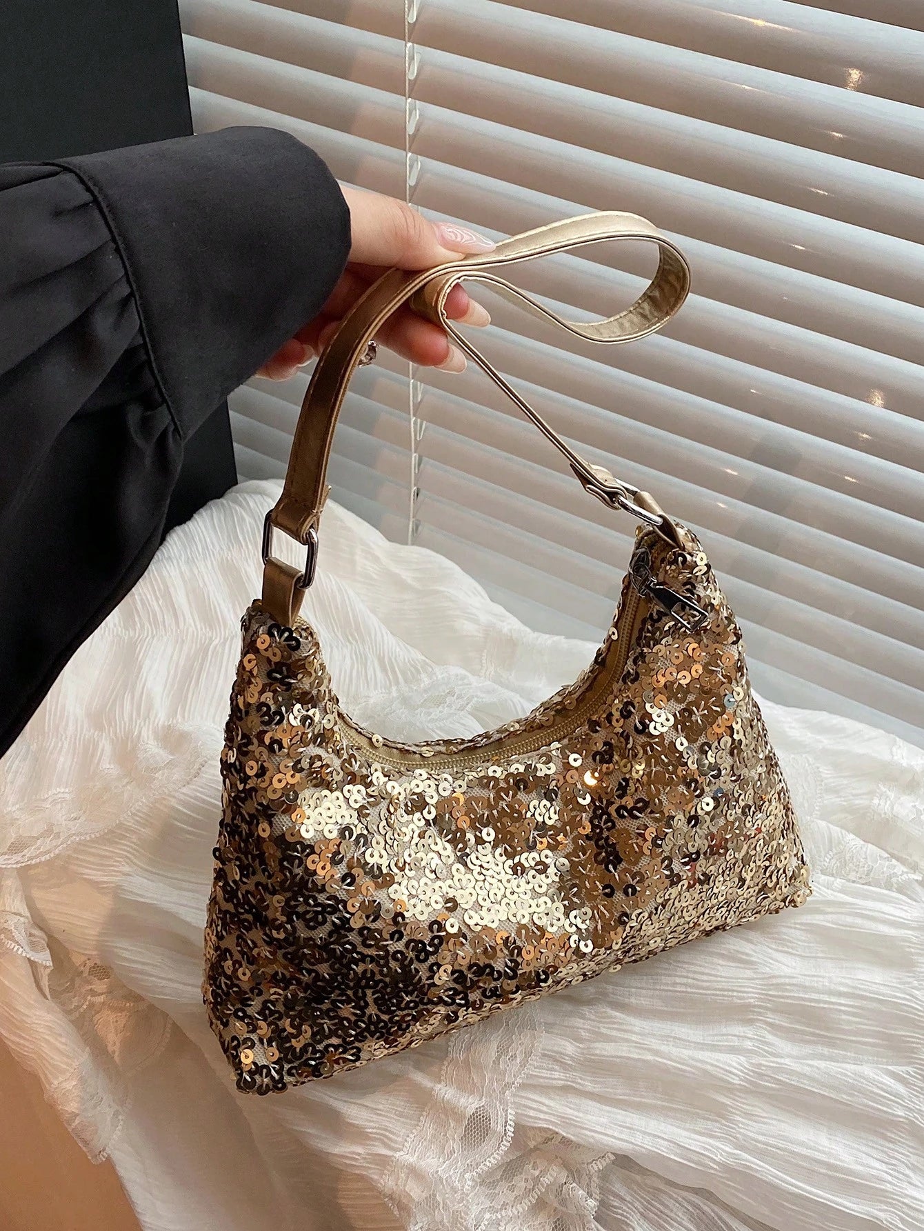 Fashionable Solid-Color Metal Chain Straw Crescent Moon Tote Bag, Women's Multi-Purpose Handbag, Clutch, Beach Bag, Casual Straw Handbag, Phone Pouch