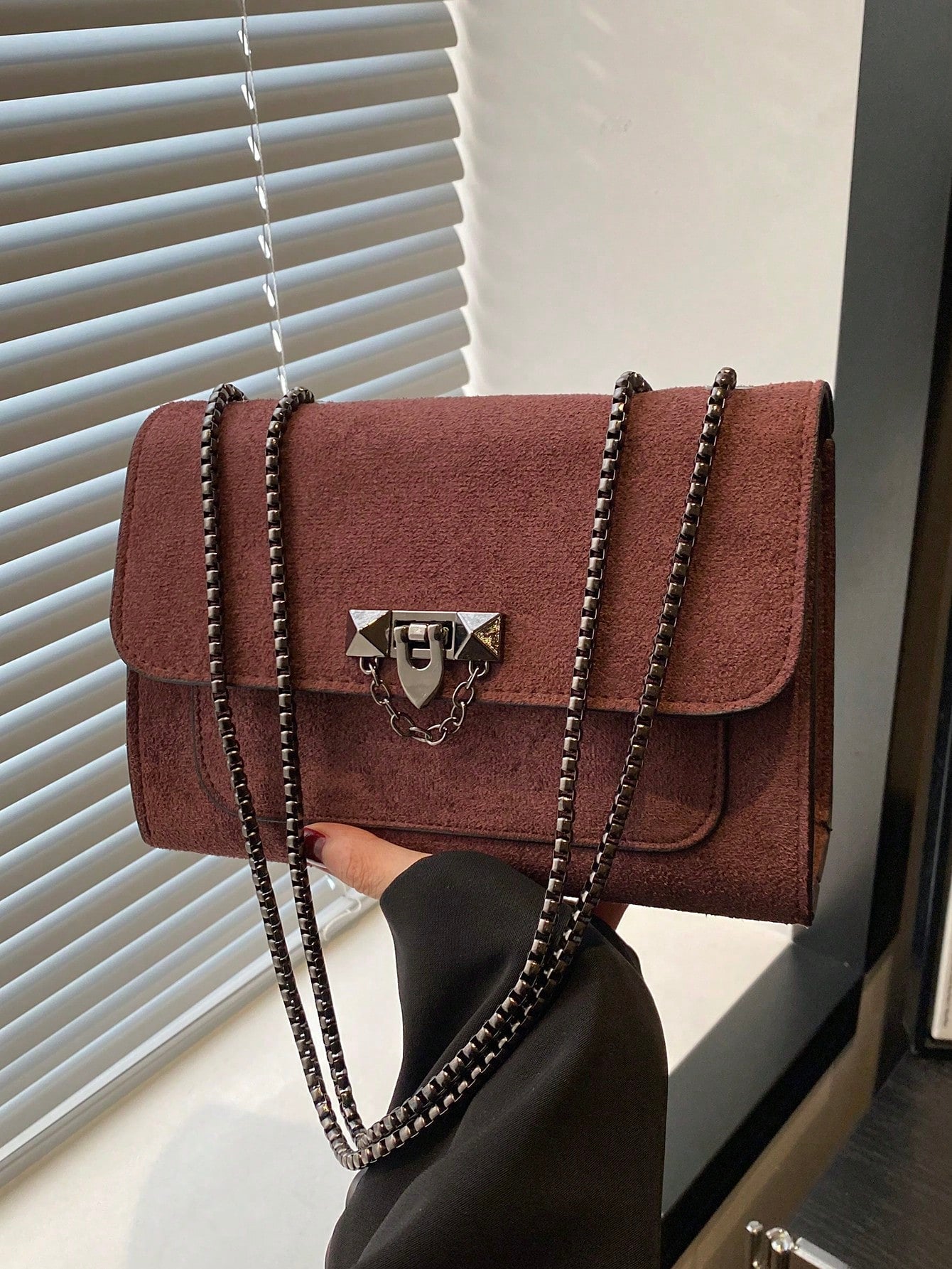 1pc Minimalist Fashion Indentation Diamond Shape Square Bag Lock Closure Flap Opening Metal Chain Shoulder Bag Suitable For Women's Daily Casual Use