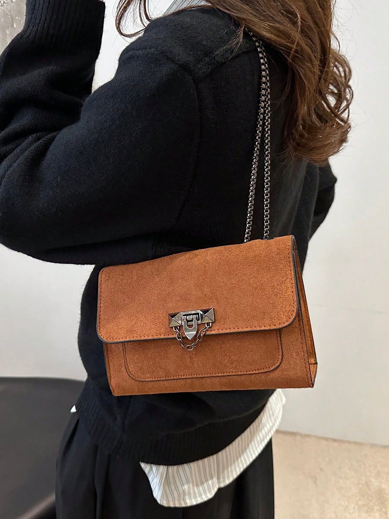 1pc Minimalist Fashion Indentation Diamond Shape Square Bag Lock Closure Flap Opening Metal Chain Shoulder Bag Suitable For Women's Daily Casual Use