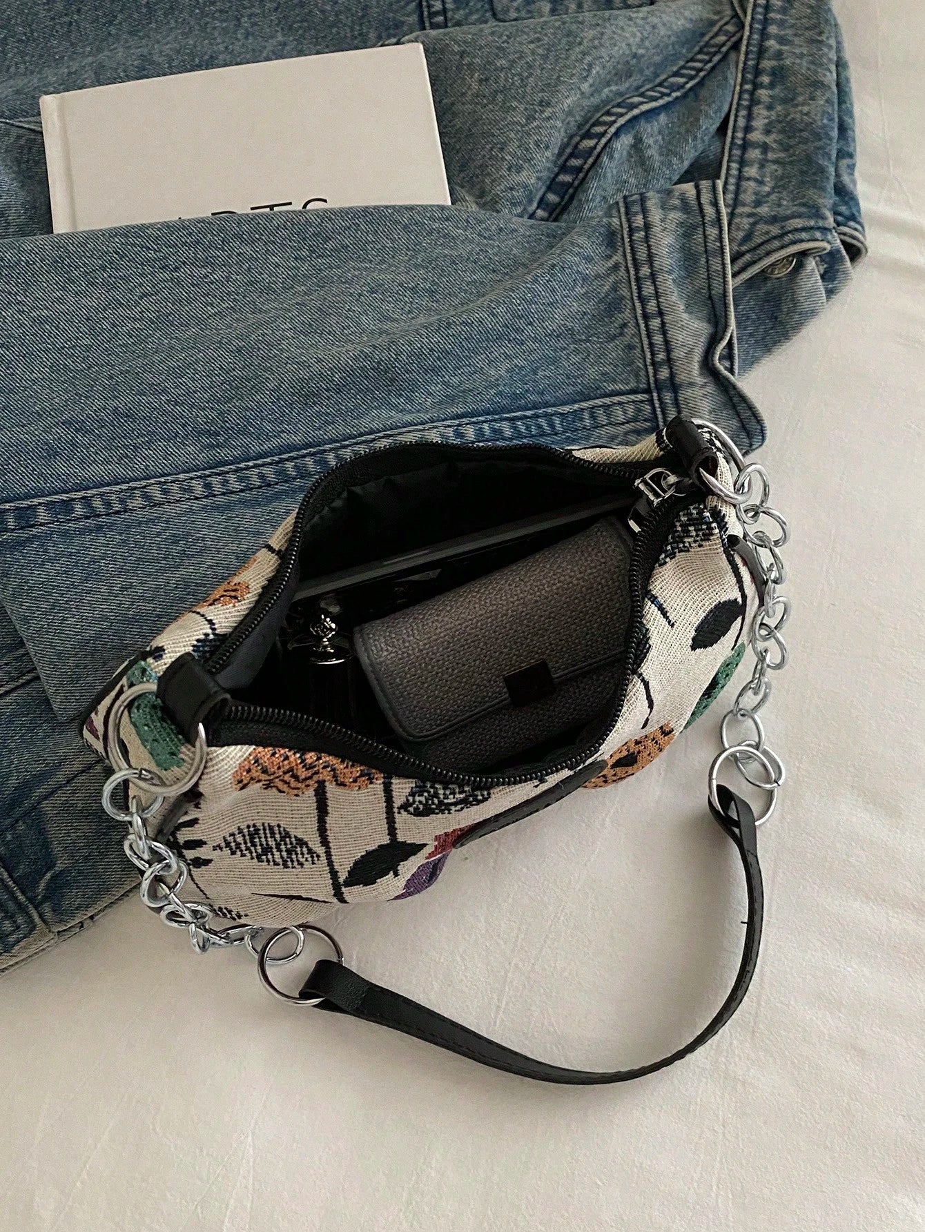 Lightweight,Business Casual Mini Crocodile Embossed Chain Bag For Teen Girls Women College Students,Rookies & White-Collar Workers Perfect For Office,College,Work ,Business,Commute,Outdoors, Travel, Outings, Animal Print Women Bag