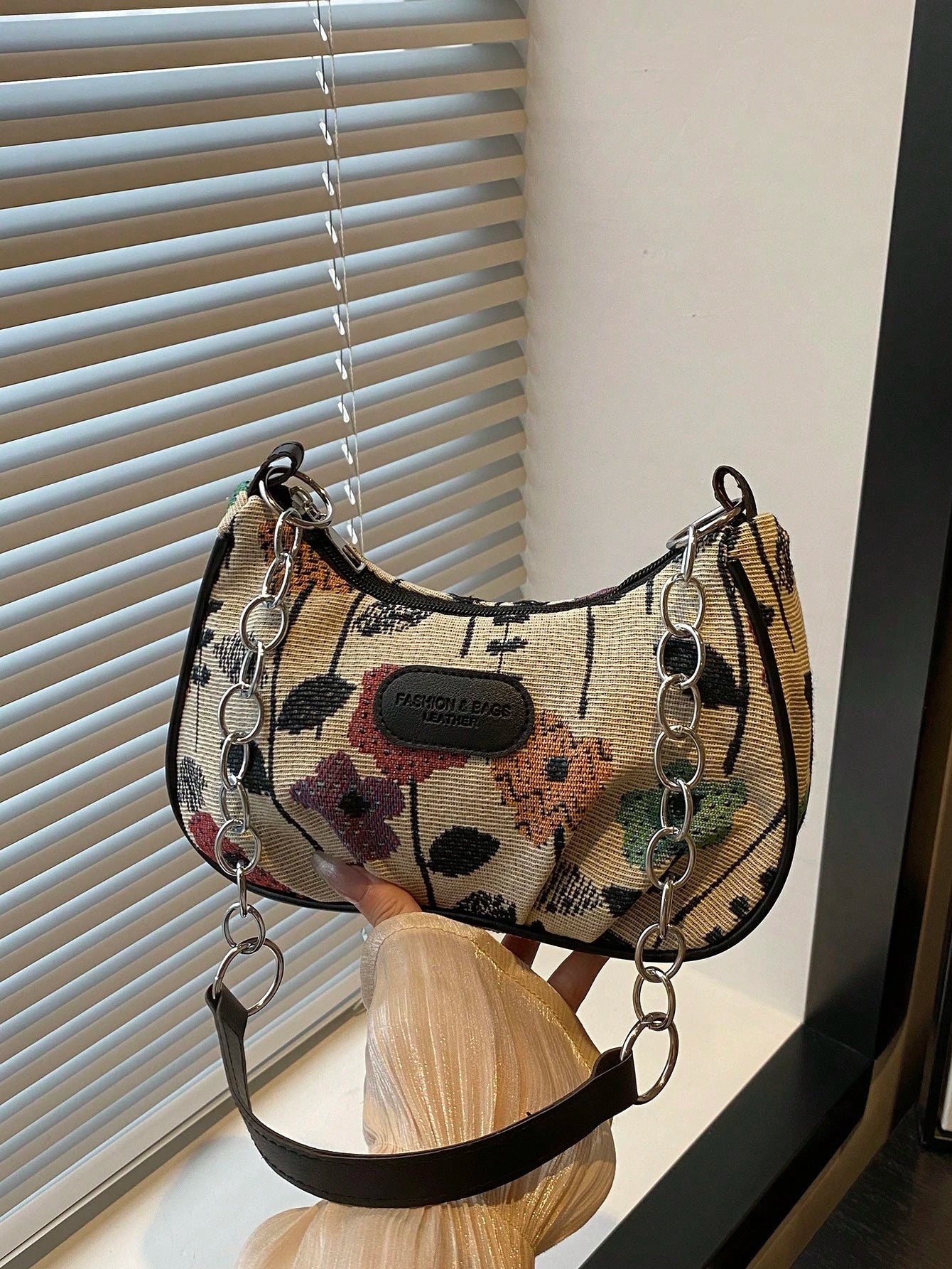 Lightweight,Business Casual Mini Crocodile Embossed Chain Bag For Teen Girls Women College Students,Rookies & White-Collar Workers Perfect For Office,College,Work ,Business,Commute,Outdoors, Travel, Outings, Animal Print Women Bag