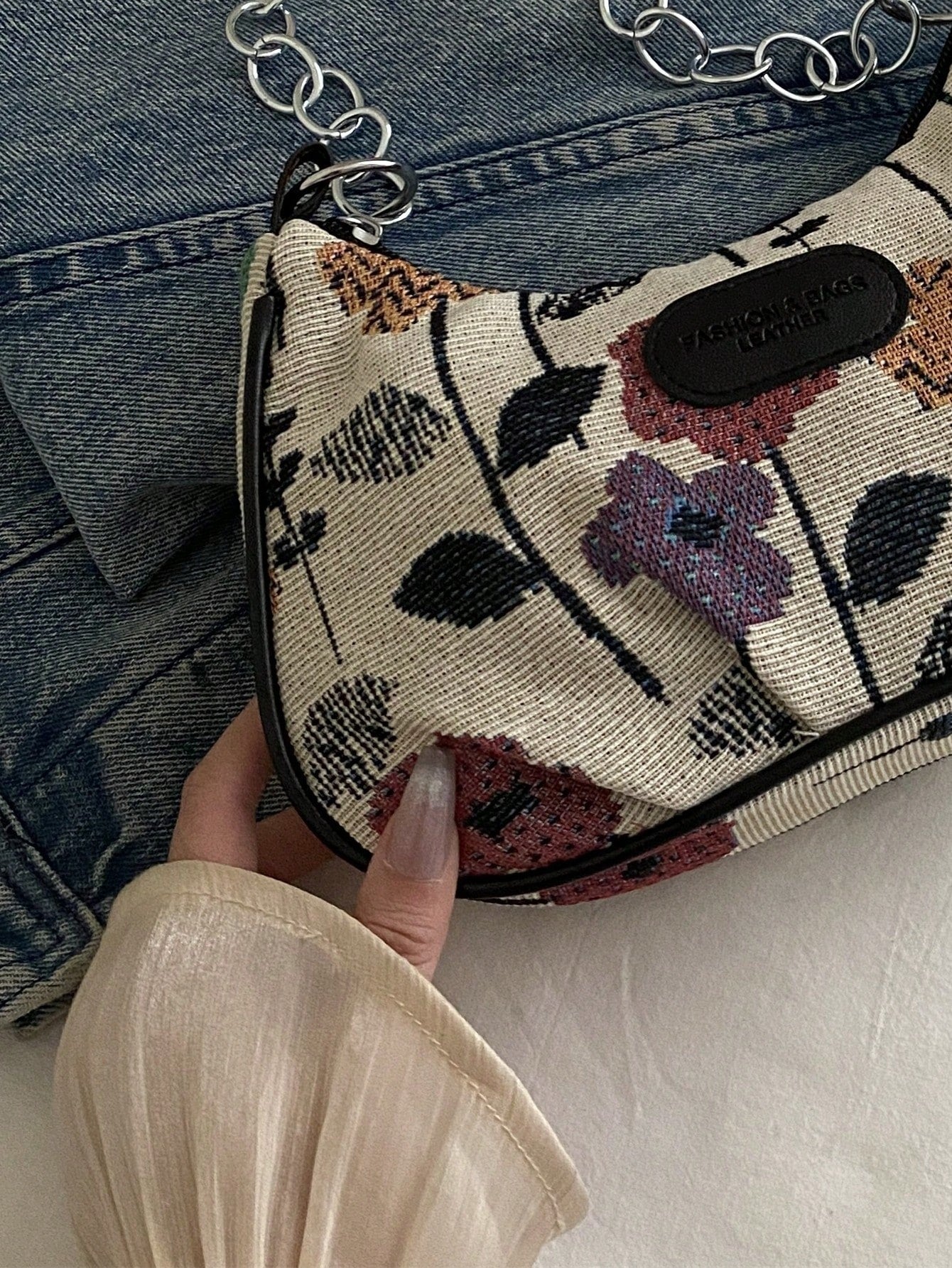 Lightweight,Business Casual Mini Crocodile Embossed Chain Bag For Teen Girls Women College Students,Rookies & White-Collar Workers Perfect For Office,College,Work ,Business,Commute,Outdoors, Travel, Outings, Animal Print Women Bag