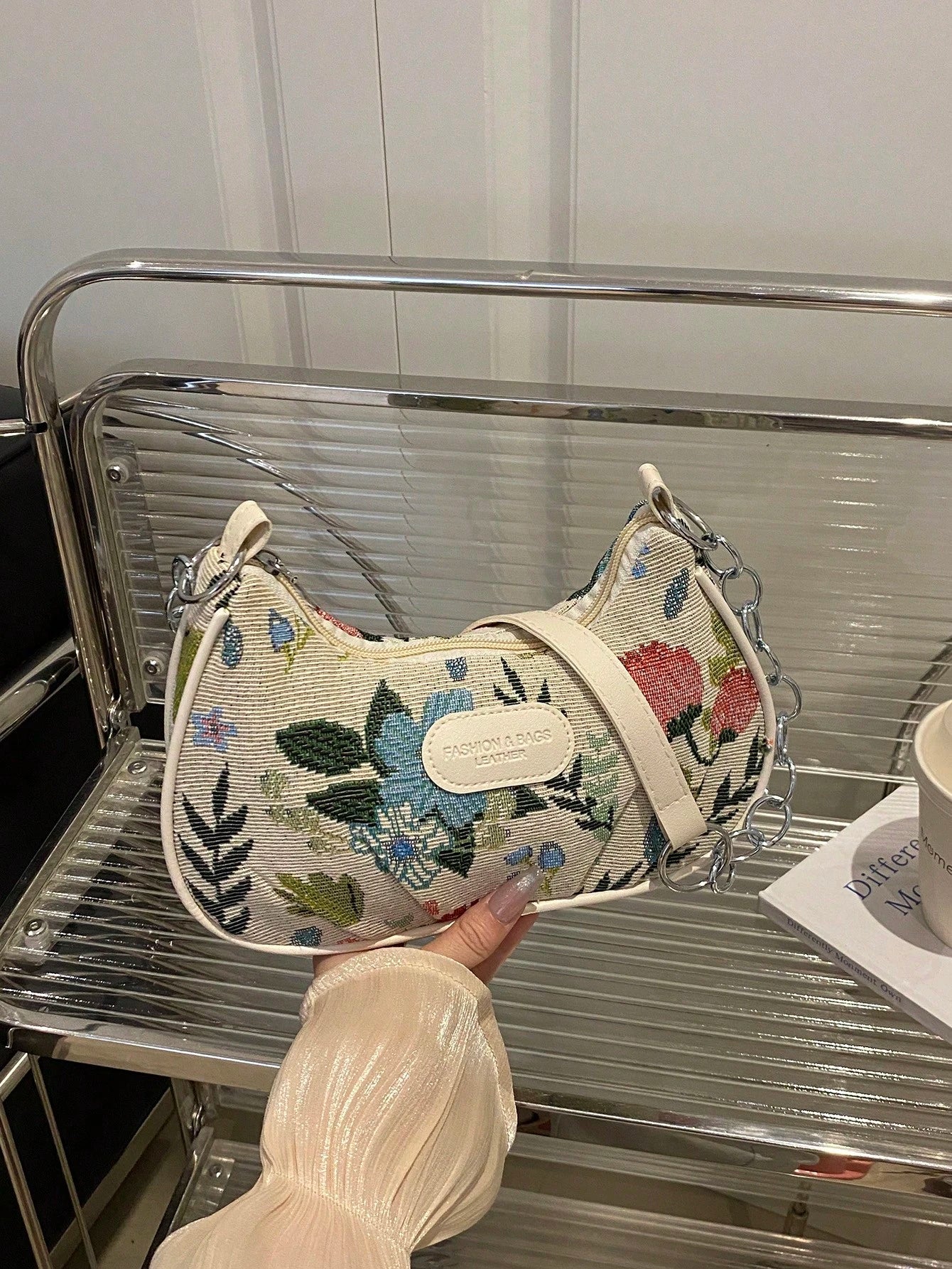 Lightweight,Business Casual Mini Crocodile Embossed Chain Bag For Teen Girls Women College Students,Rookies & White-Collar Workers Perfect For Office,College,Work ,Business,Commute,Outdoors, Travel, Outings, Animal Print Women Bag