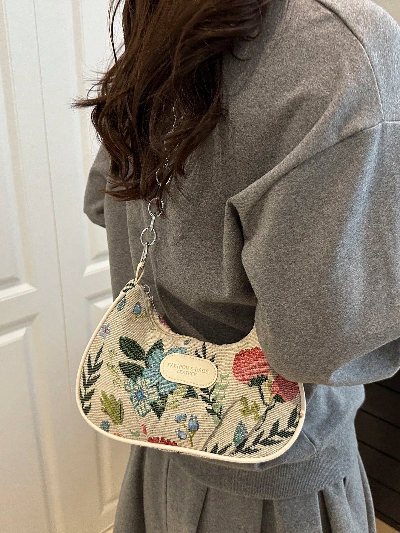 Lightweight,Business Casual Mini Crocodile Embossed Chain Bag For Teen Girls Women College Students,Rookies & White-Collar Workers Perfect For Office,College,Work ,Business,Commute,Outdoors, Travel, Outings, Animal Print Women Bag