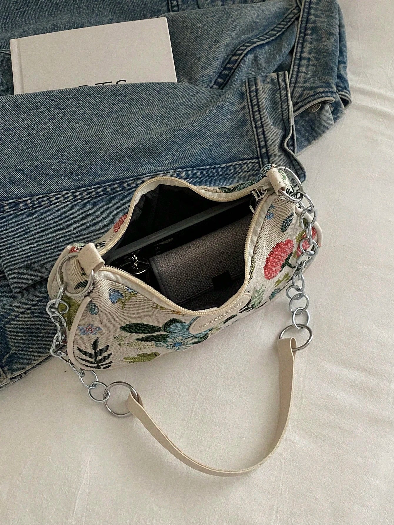 Lightweight,Business Casual Mini Crocodile Embossed Chain Bag For Teen Girls Women College Students,Rookies & White-Collar Workers Perfect For Office,College,Work ,Business,Commute,Outdoors, Travel, Outings, Animal Print Women Bag