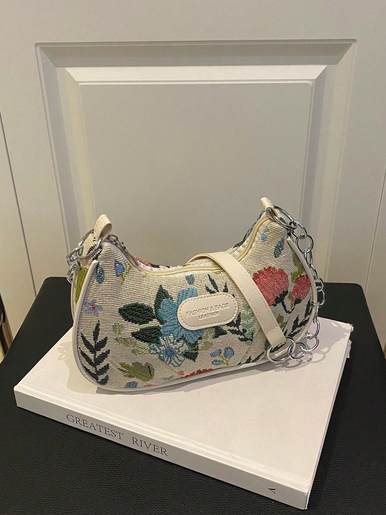 Lightweight,Business Casual Mini Crocodile Embossed Chain Bag For Teen Girls Women College Students,Rookies & White-Collar Workers Perfect For Office,College,Work ,Business,Commute,Outdoors, Travel, Outings, Animal Print Women Bag