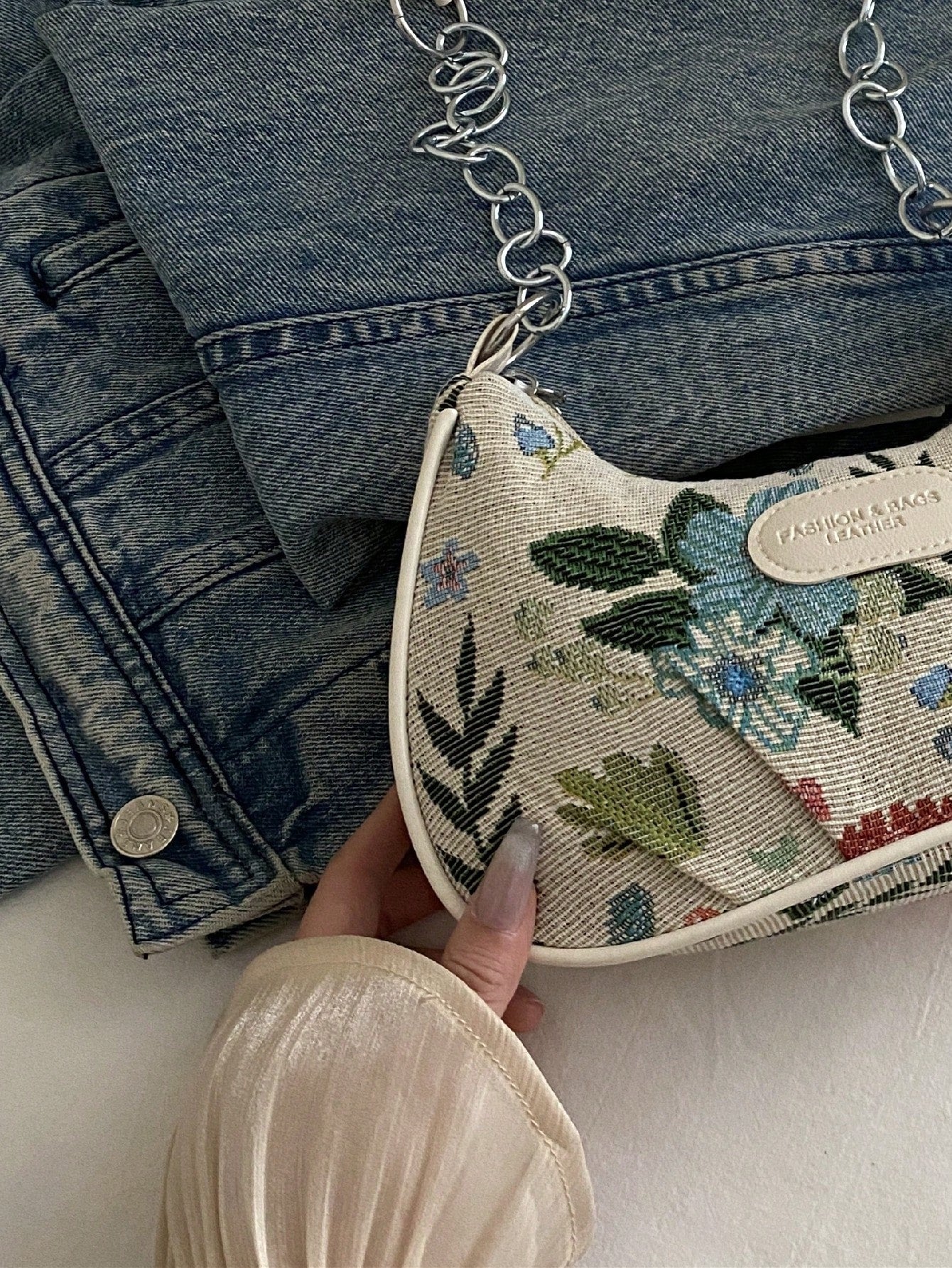 Lightweight,Business Casual Mini Crocodile Embossed Chain Bag For Teen Girls Women College Students,Rookies & White-Collar Workers Perfect For Office,College,Work ,Business,Commute,Outdoors, Travel, Outings, Animal Print Women Bag