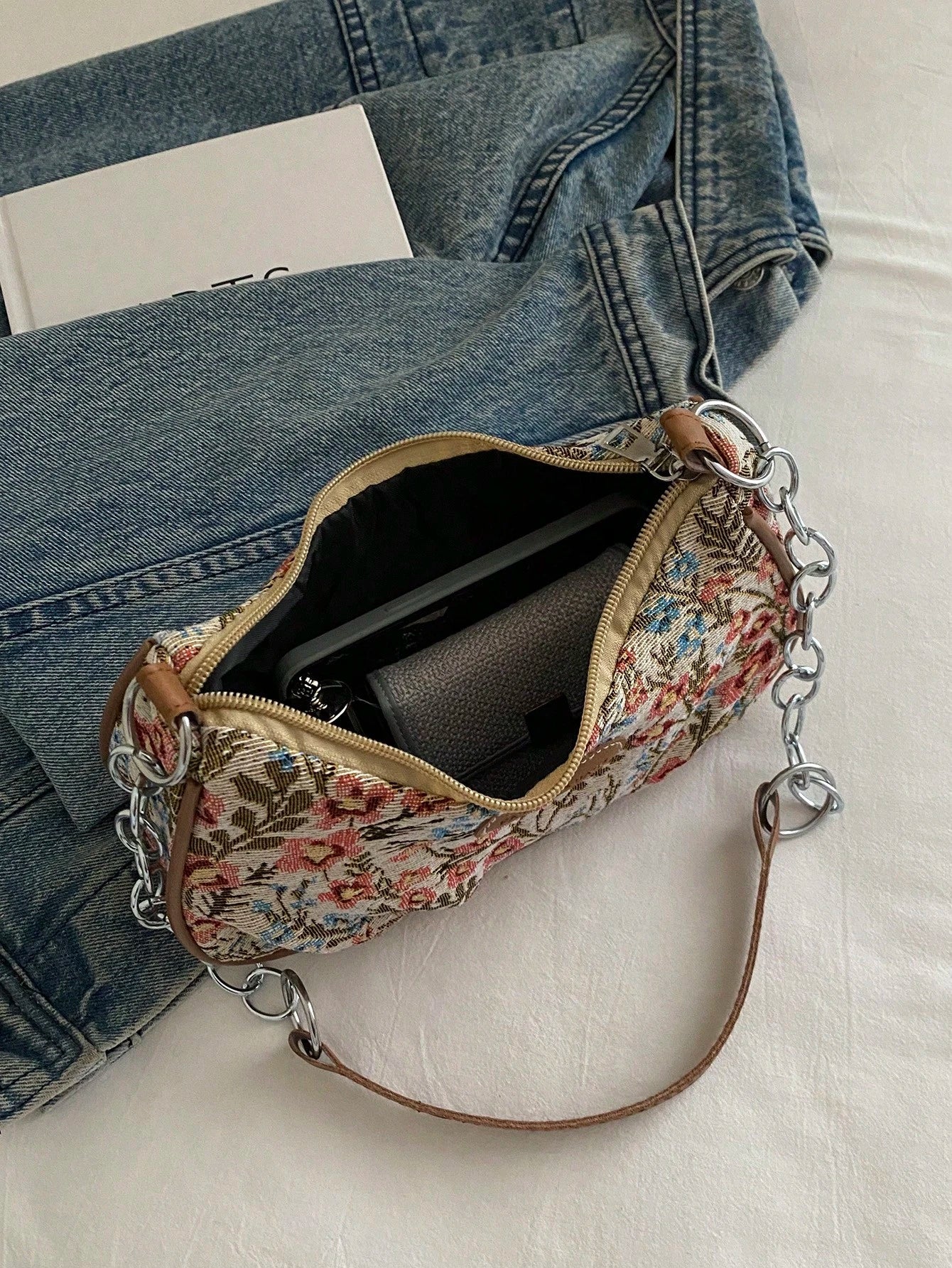 Lightweight,Business Casual Mini Crocodile Embossed Chain Bag For Teen Girls Women College Students,Rookies & White-Collar Workers Perfect For Office,College,Work ,Business,Commute,Outdoors, Travel, Outings, Animal Print Women Bag