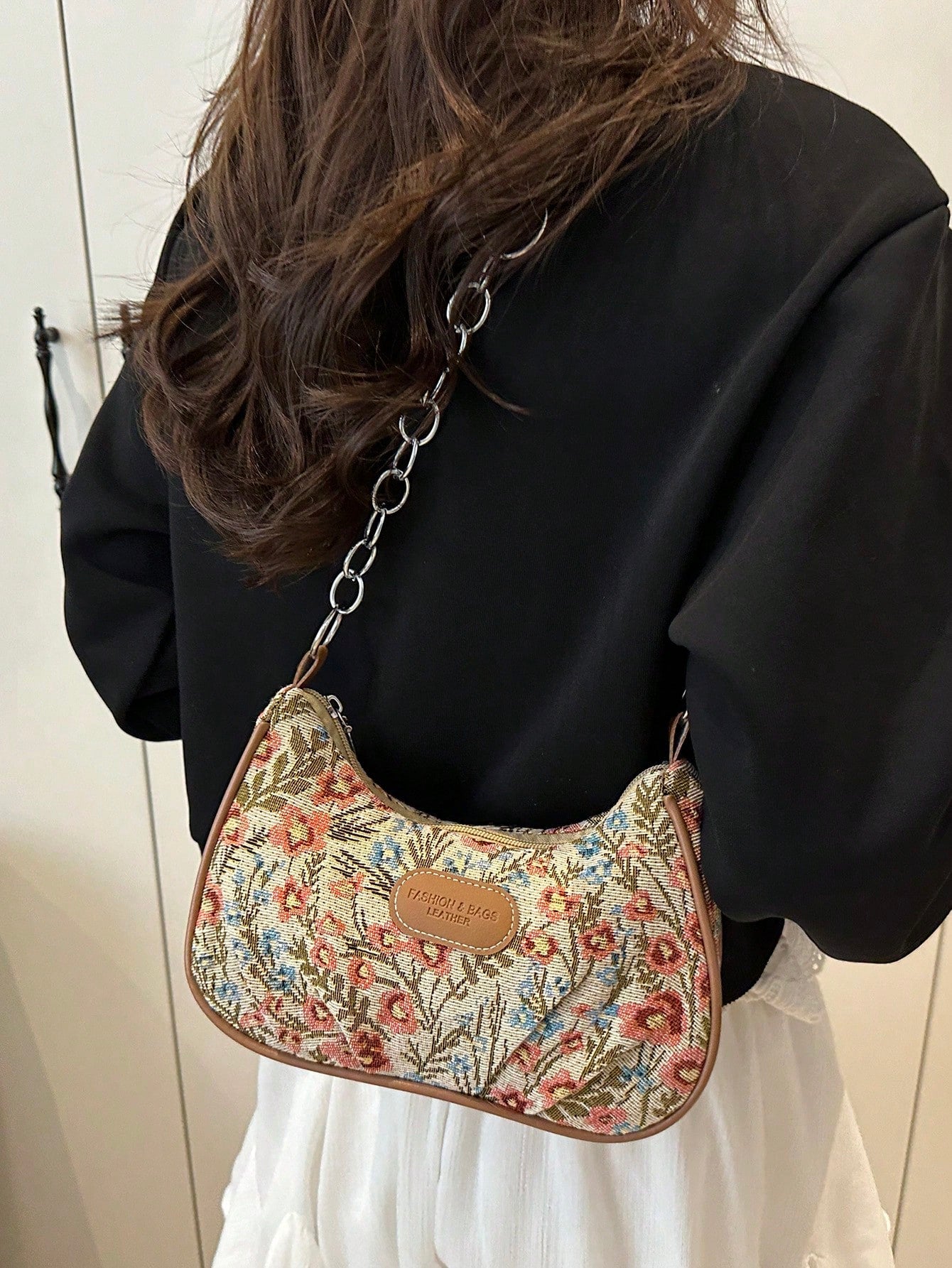 Lightweight,Business Casual Mini Crocodile Embossed Chain Bag For Teen Girls Women College Students,Rookies & White-Collar Workers Perfect For Office,College,Work ,Business,Commute,Outdoors, Travel, Outings, Animal Print Women Bag