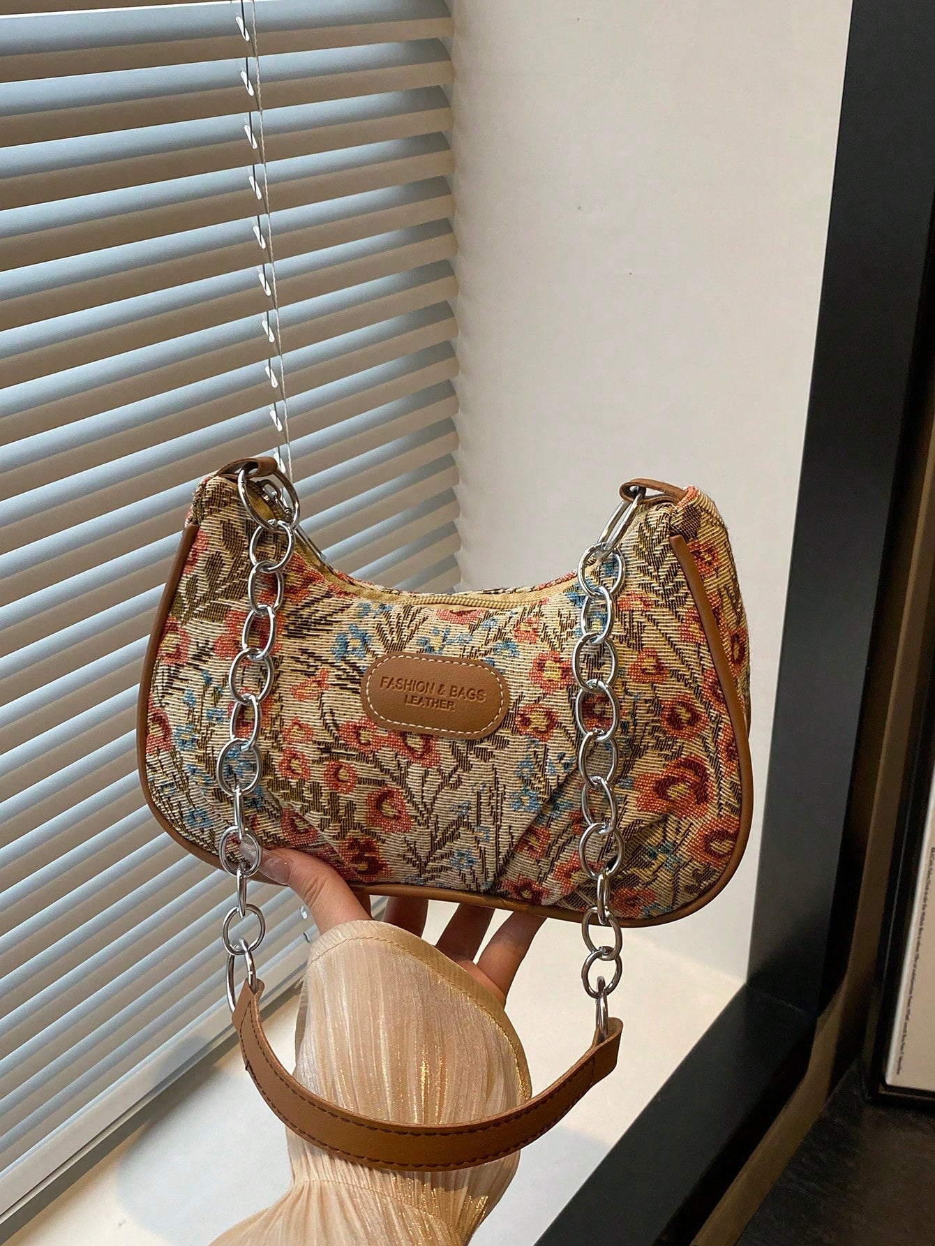 Lightweight,Business Casual Mini Crocodile Embossed Chain Bag For Teen Girls Women College Students,Rookies & White-Collar Workers Perfect For Office,College,Work ,Business,Commute,Outdoors, Travel, Outings, Animal Print Women Bag