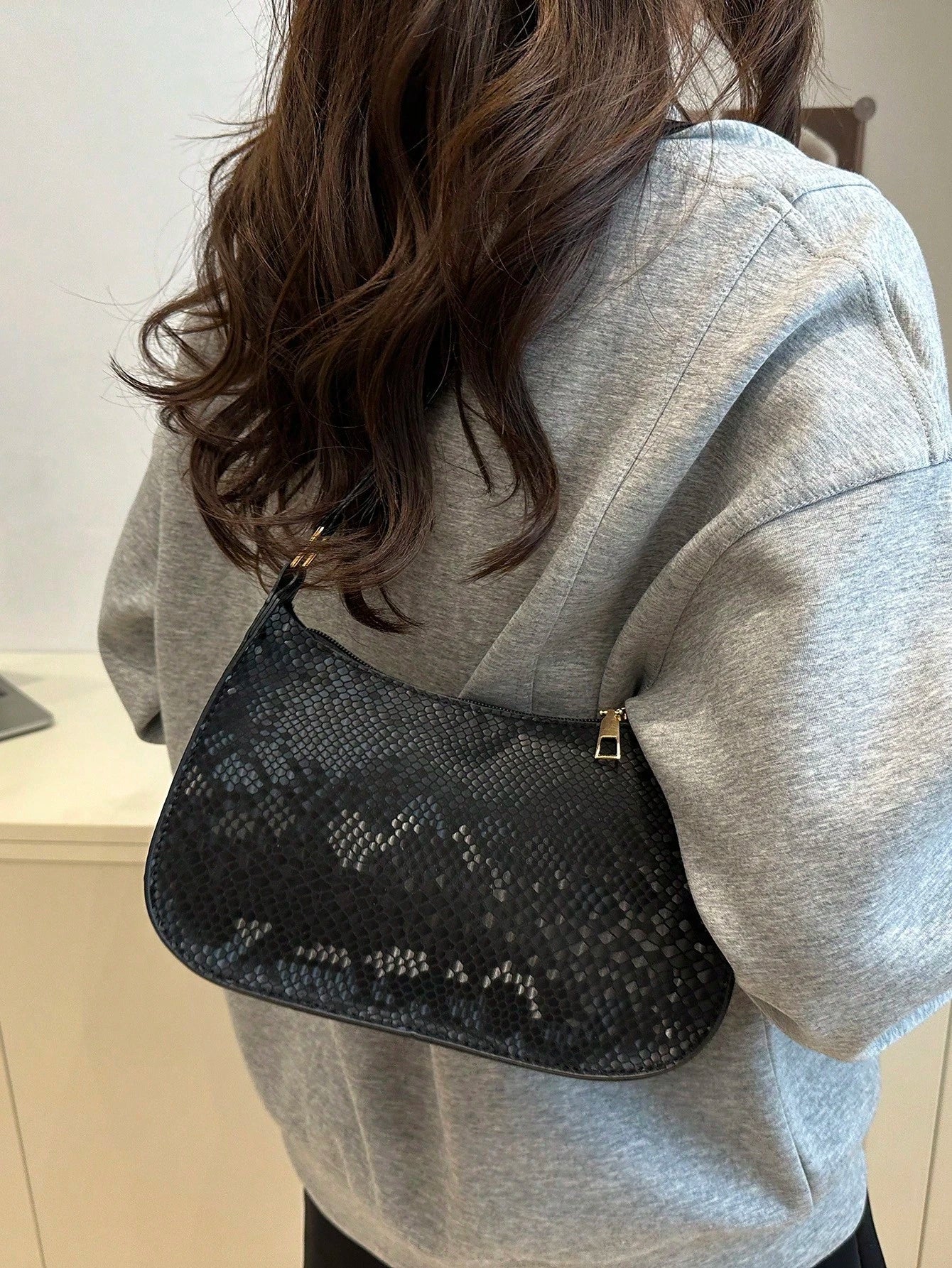 Lightweight,Business Casual Mini Crocodile Embossed Chain Bag For Teen Girls Women College Students,Rookies & White-Collar Workers Perfect For Office,College,Work ,Business,Commute,Outdoors, Travel, Outings, Animal Print Women Bag