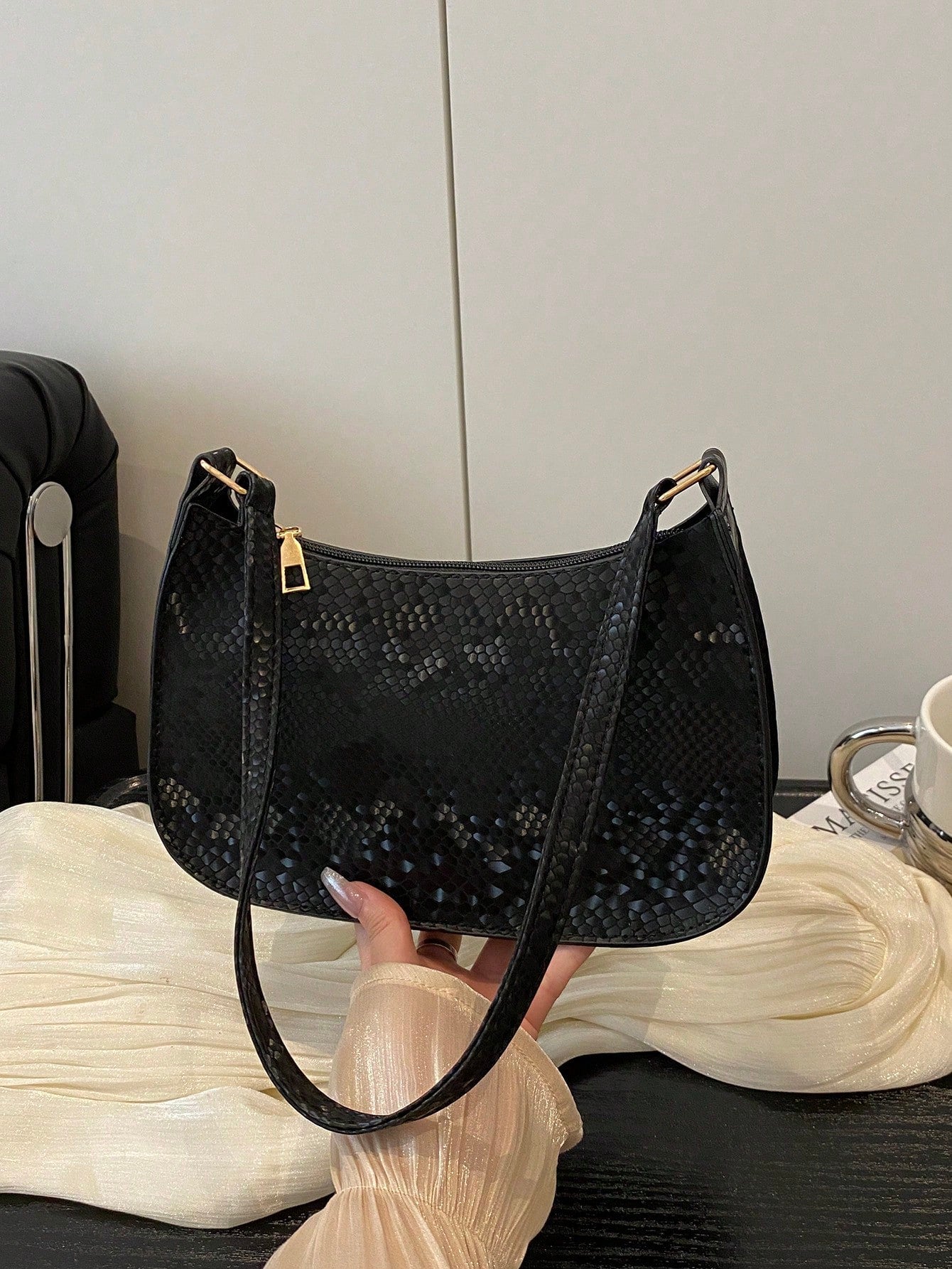 Lightweight,Business Casual Mini Crocodile Embossed Chain Bag For Teen Girls Women College Students,Rookies & White-Collar Workers Perfect For Office,College,Work ,Business,Commute,Outdoors, Travel, Outings, Animal Print Women Bag