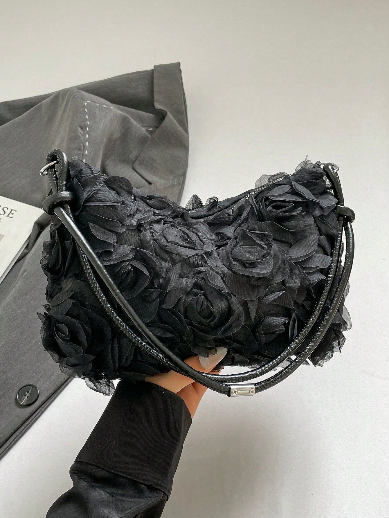 Fashionable Solid-Color Metal Chain Straw Crescent Moon Tote Bag, Women's Multi-Purpose Handbag, Clutch, Beach Bag, Casual Straw Handbag, Phone Pouch